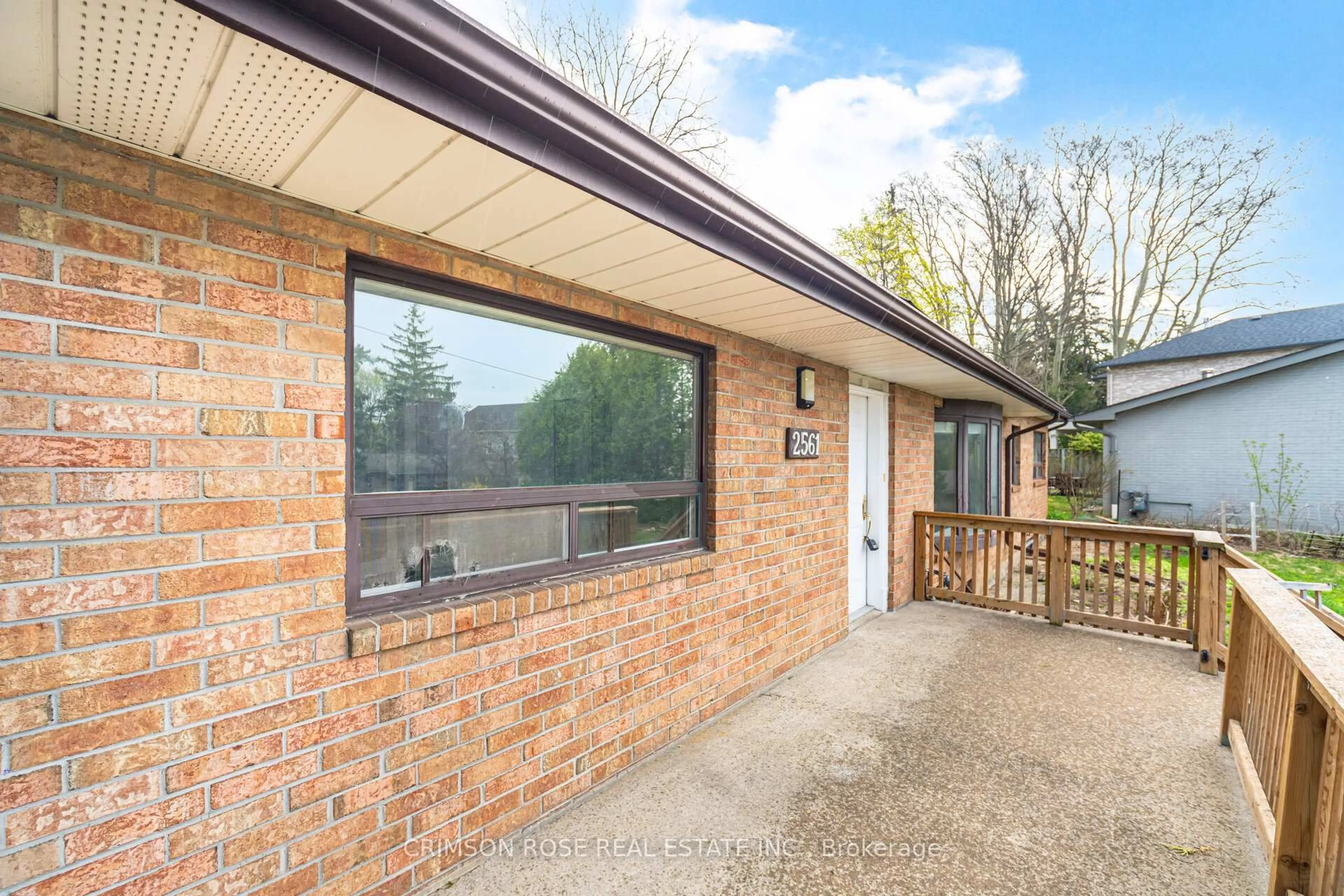 A pic from outside/outdoor area/front of a property/back of a property/a pic from drone, unknown for 2561 Mindemoya Rd, Mississauga Ontario L5C 2R1