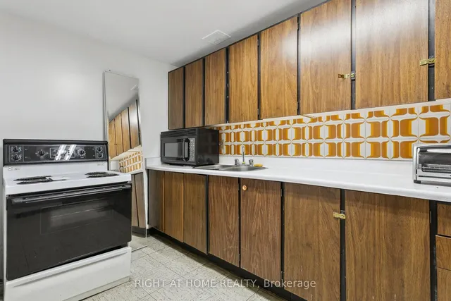 Additional image 8 of 451 The West Mall N/A Unit 1616