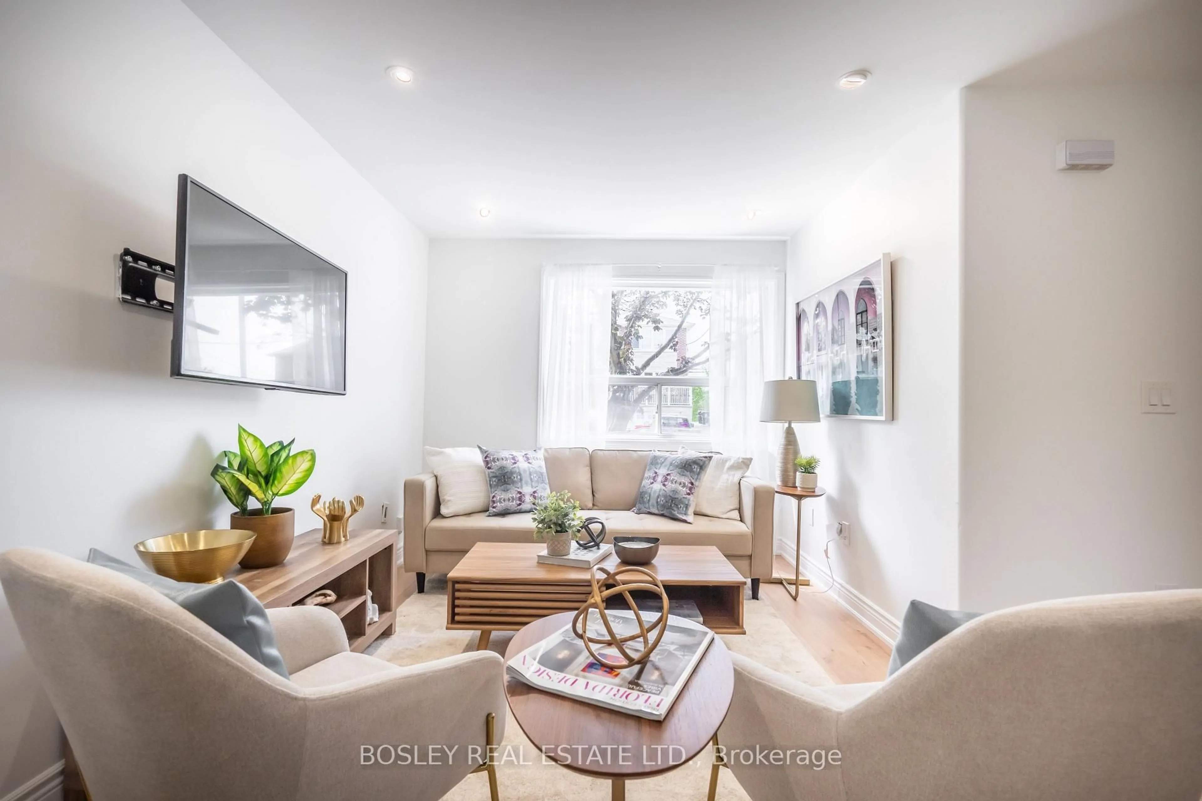 Living room with furniture, unknown for 104 Aileen Ave, Toronto Ontario M6M 1E9