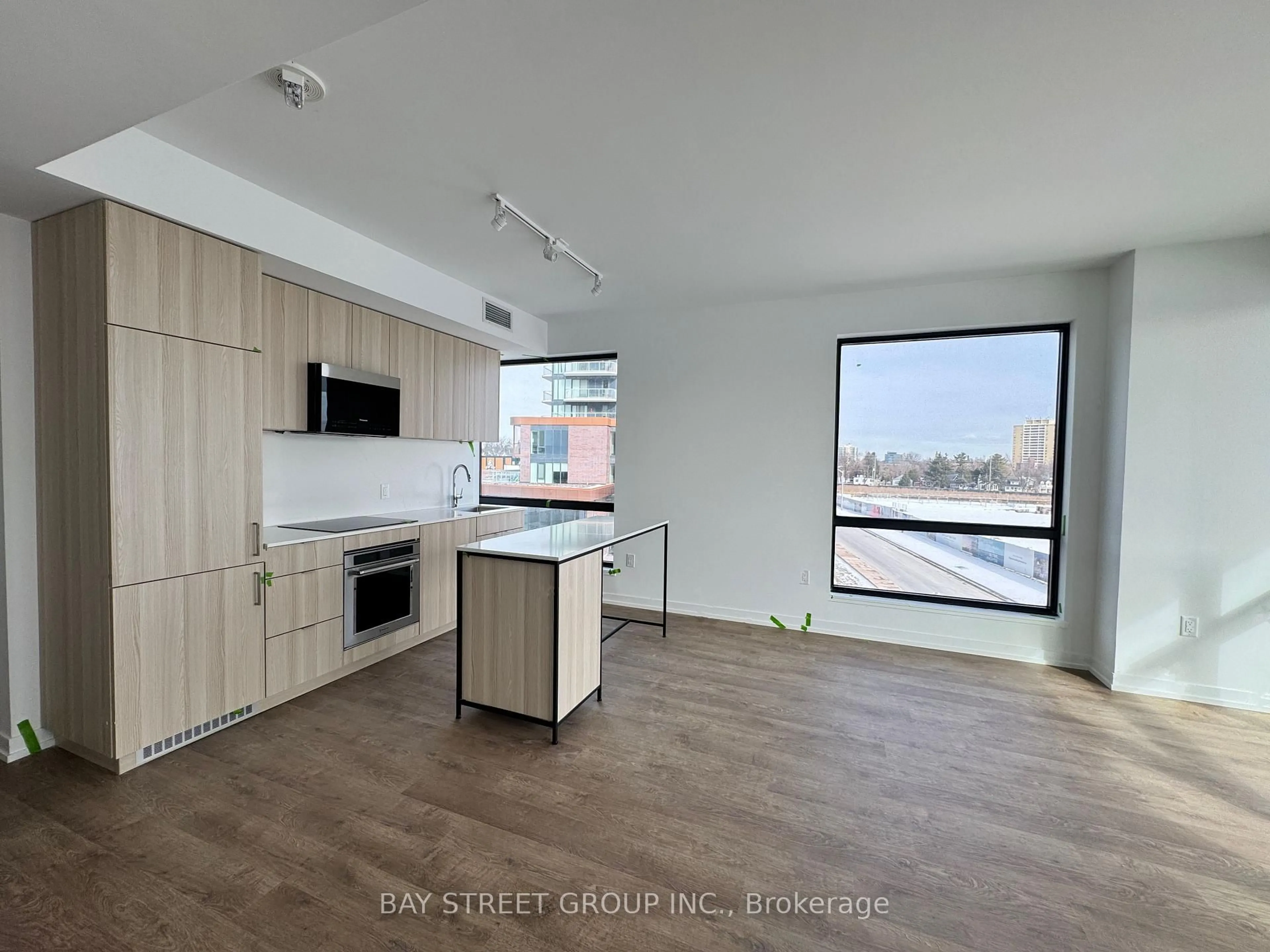 Open concept kitchen, unknown for 251 Masonry Way #216, Mississauga Ontario L5H 0B3