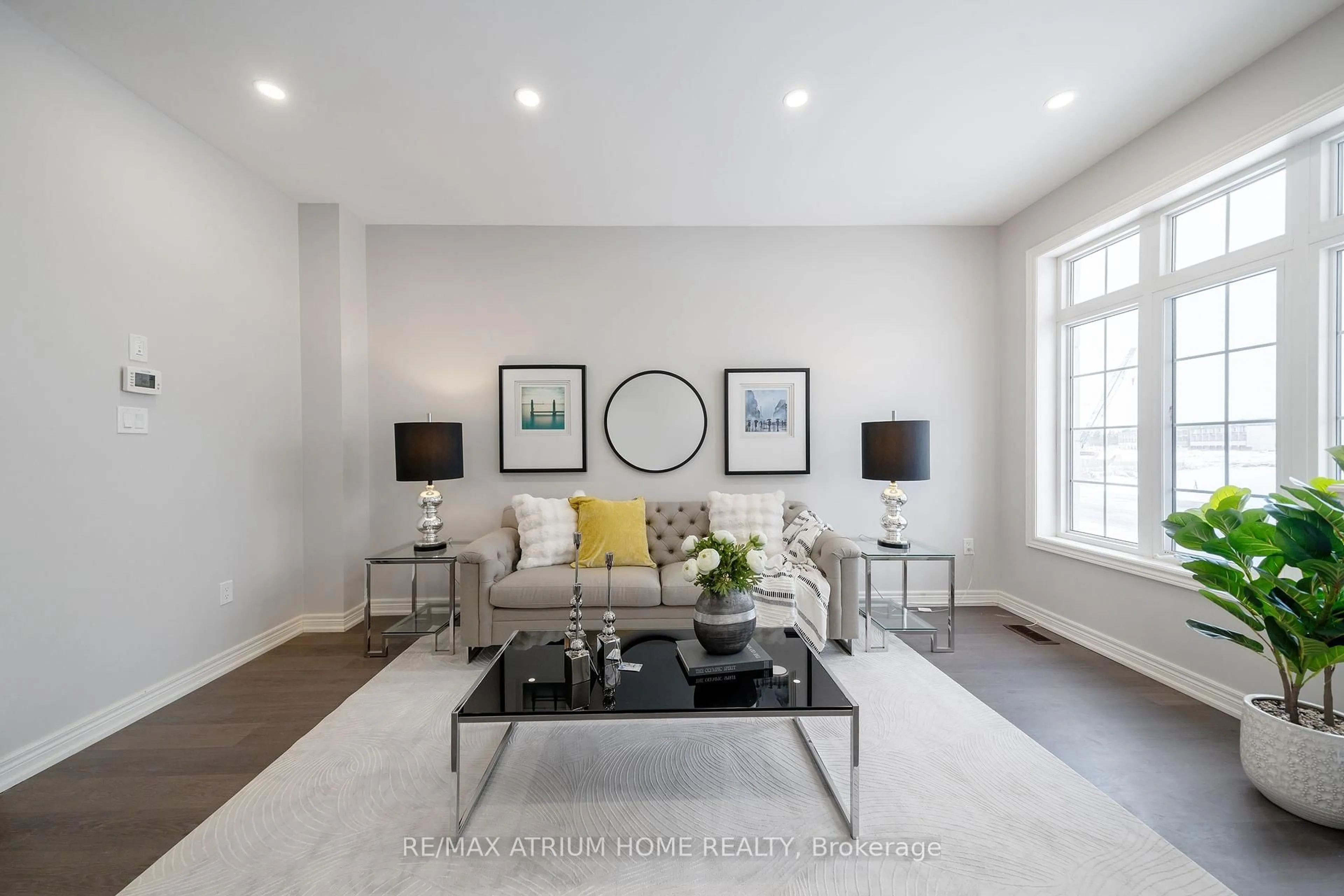 Living room with furniture, unknown for 3066 Eighth Line, Oakville Ontario L6H 0S6