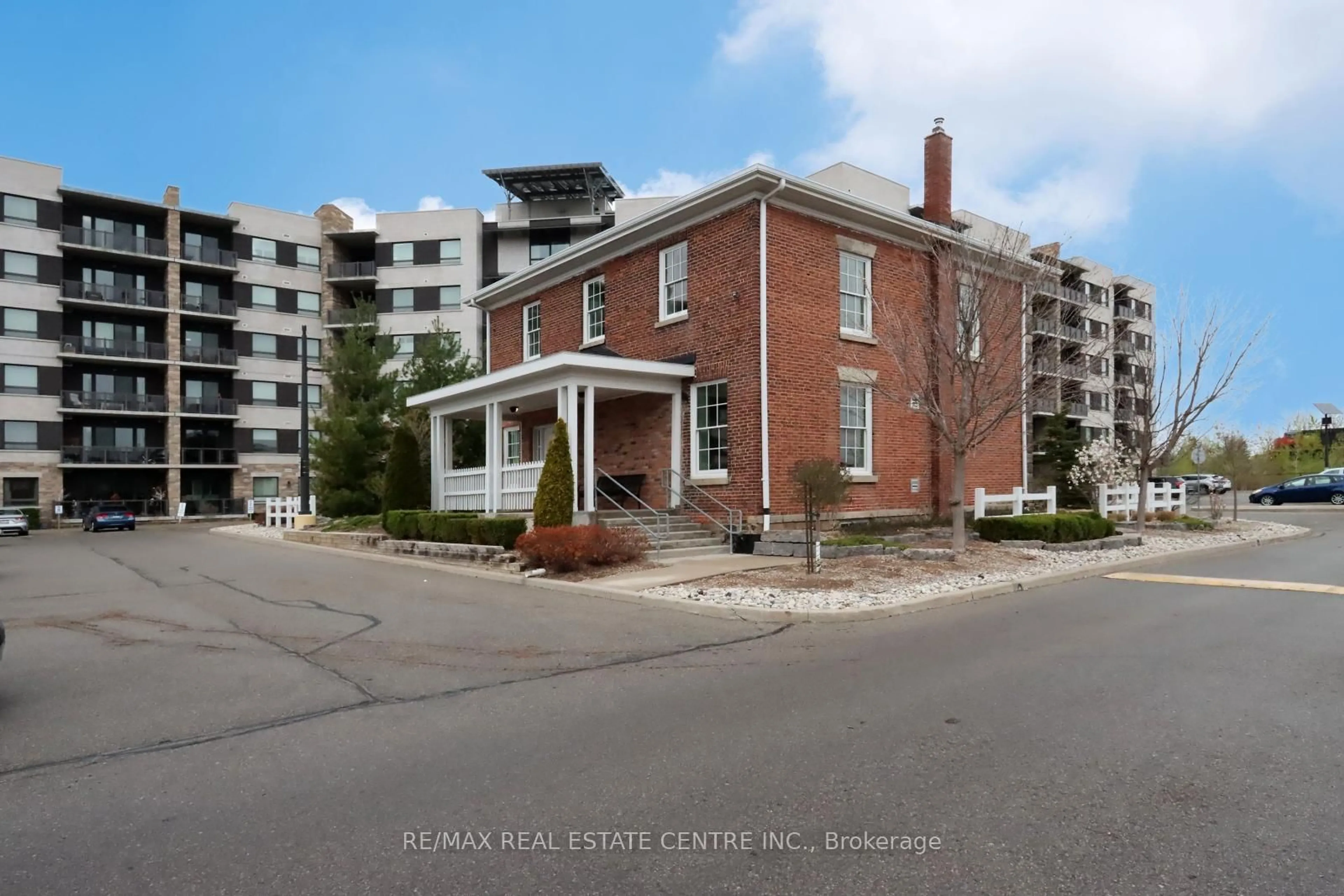 Unknown for 33 Whitmer St #406, Milton Ontario L9T 8P9