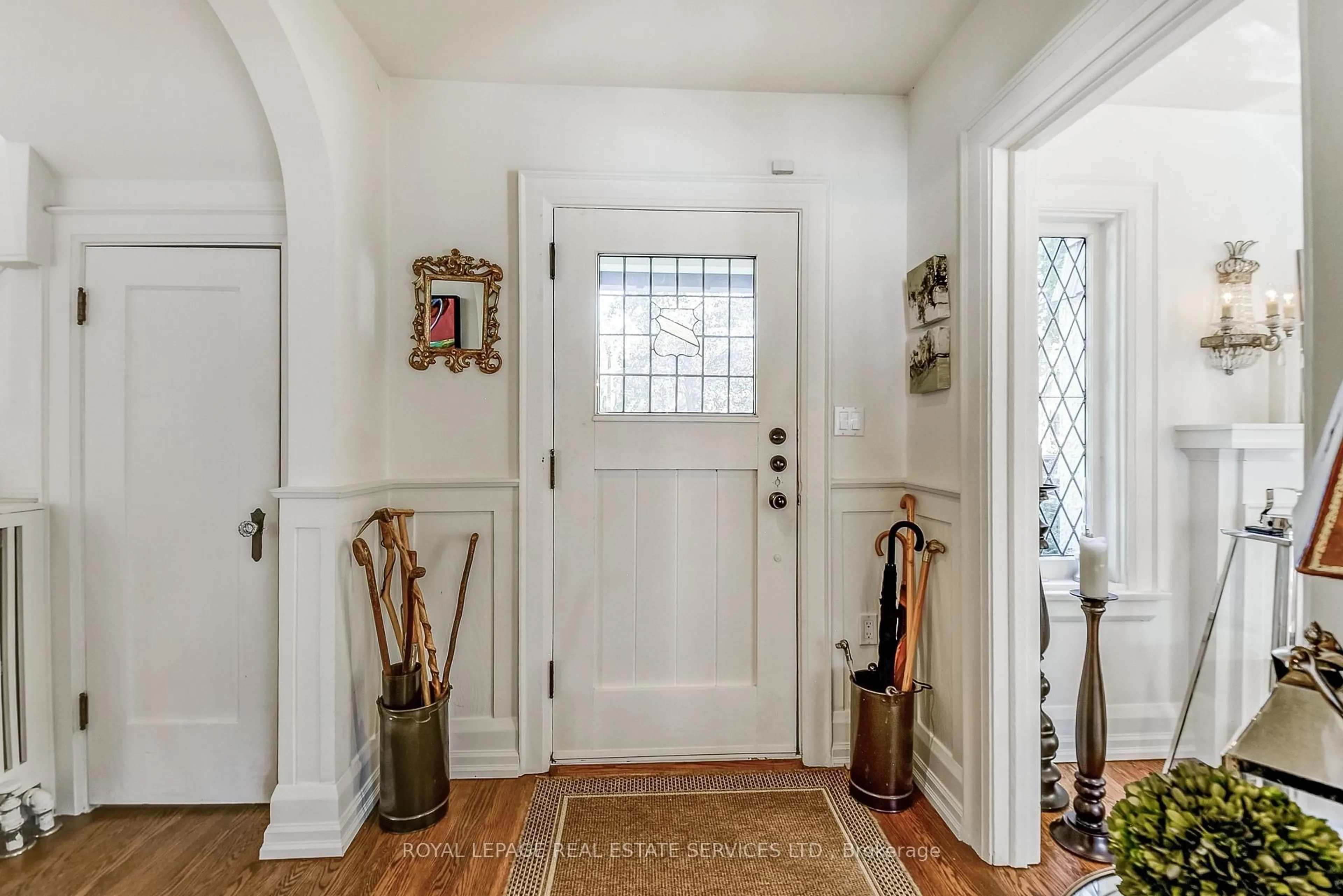 Indoor entryway for 39 Strath Ave, Toronto Ontario M8X 1R2