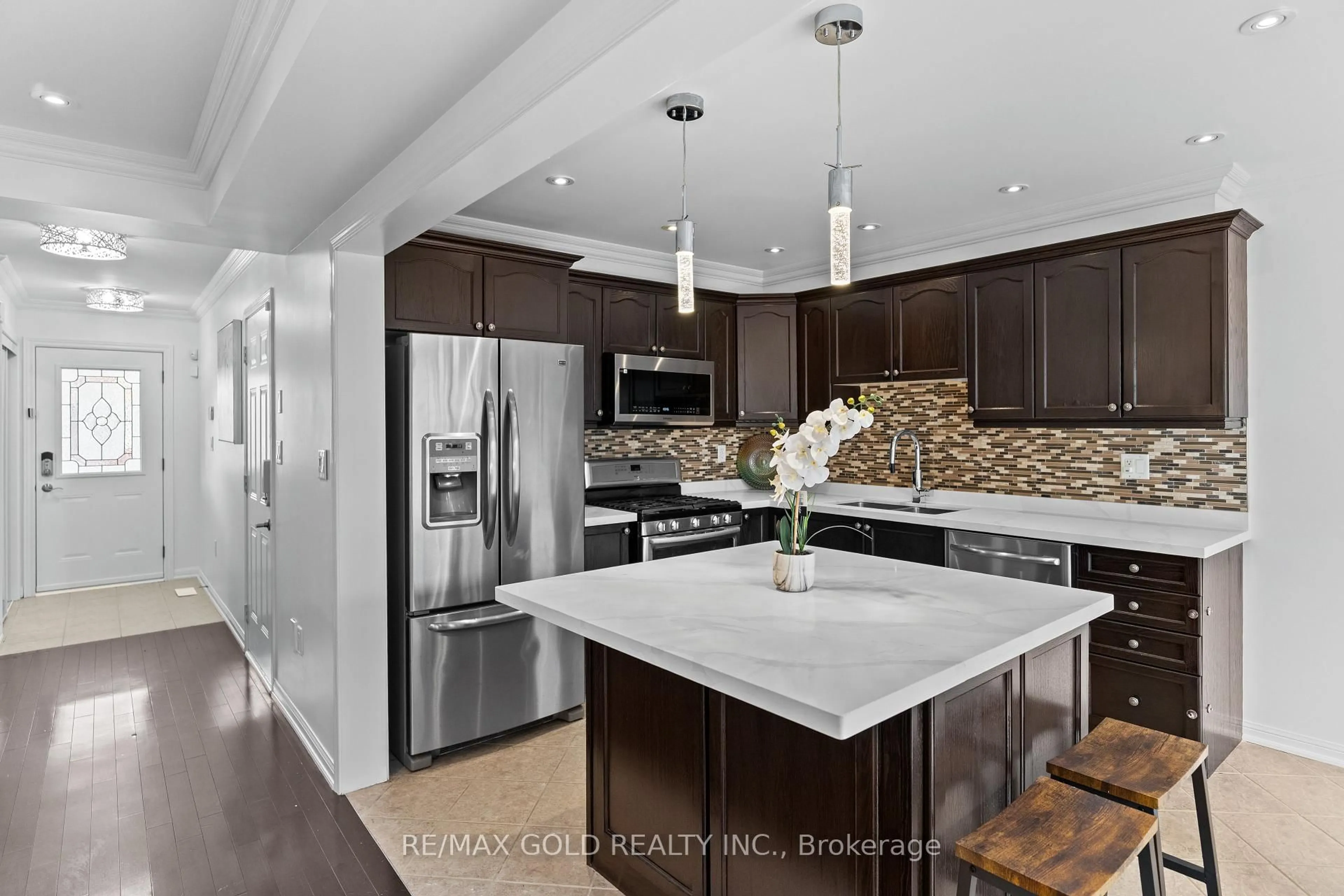 Contemporary kitchen, unknown for 15 Agricola Rd, Brampton Ontario L7A 0V1