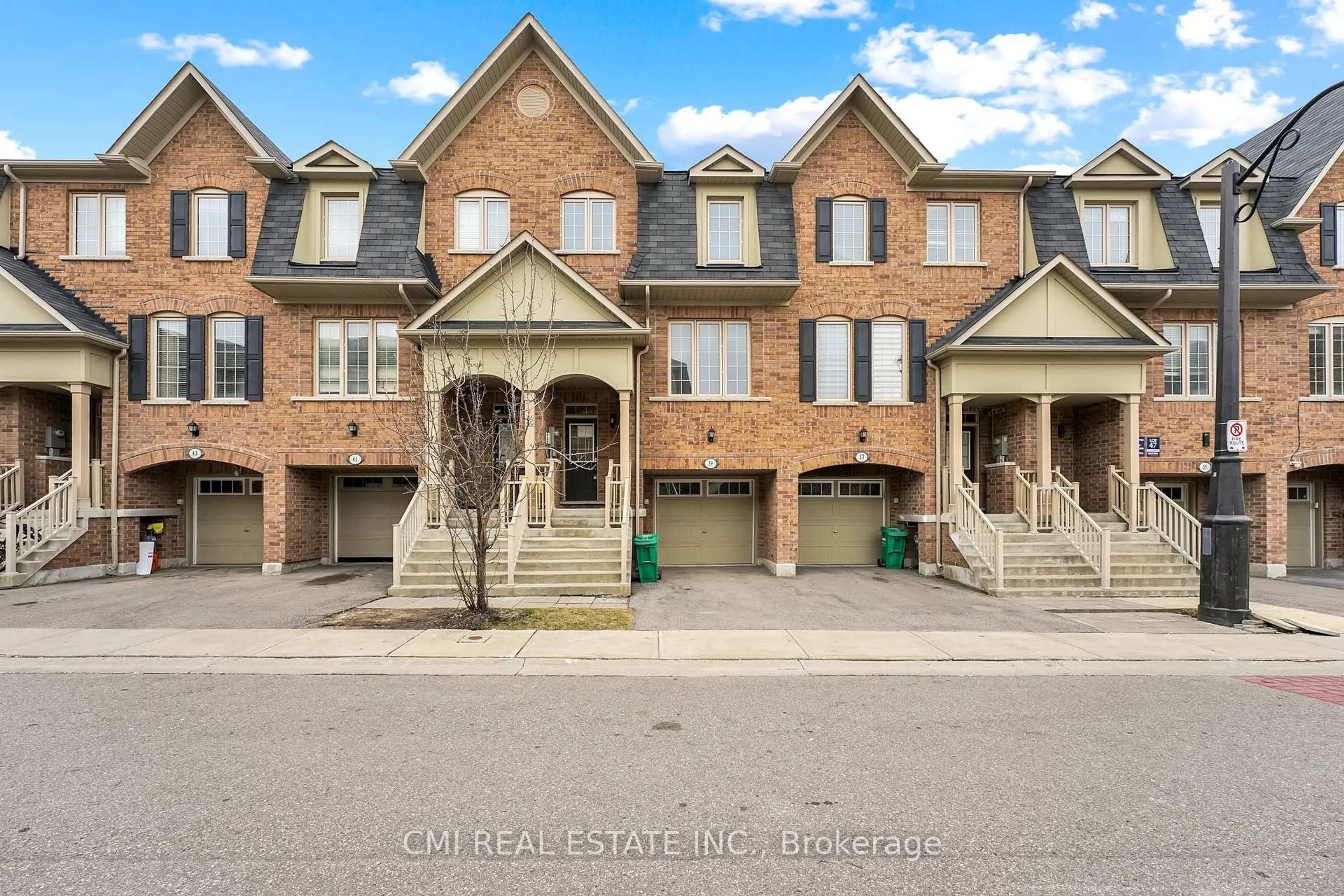 Unknown for 39 Sea Drifter Cres, Brampton Ontario L6P 2S1
