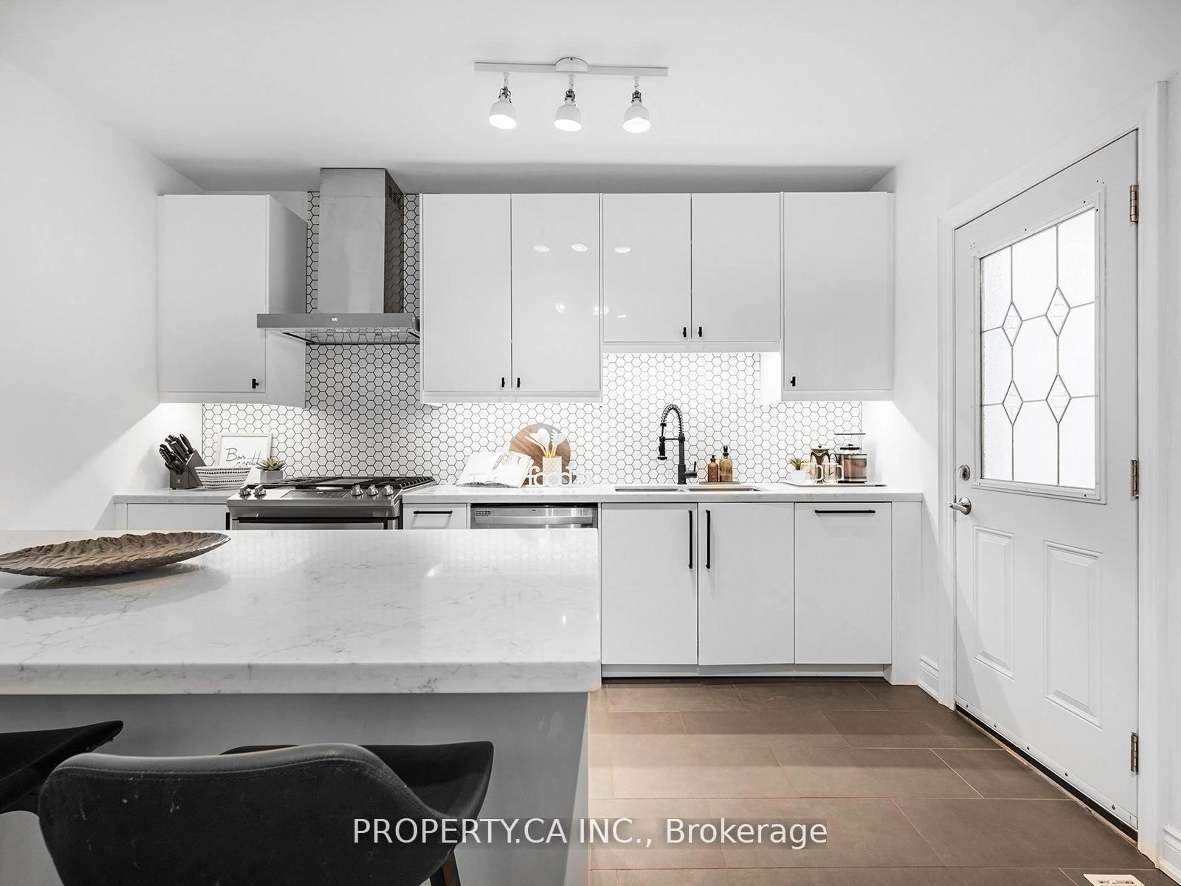 Contemporary kitchen, unknown for 29 Gilbert Ave, Toronto Ontario M6E 4W2