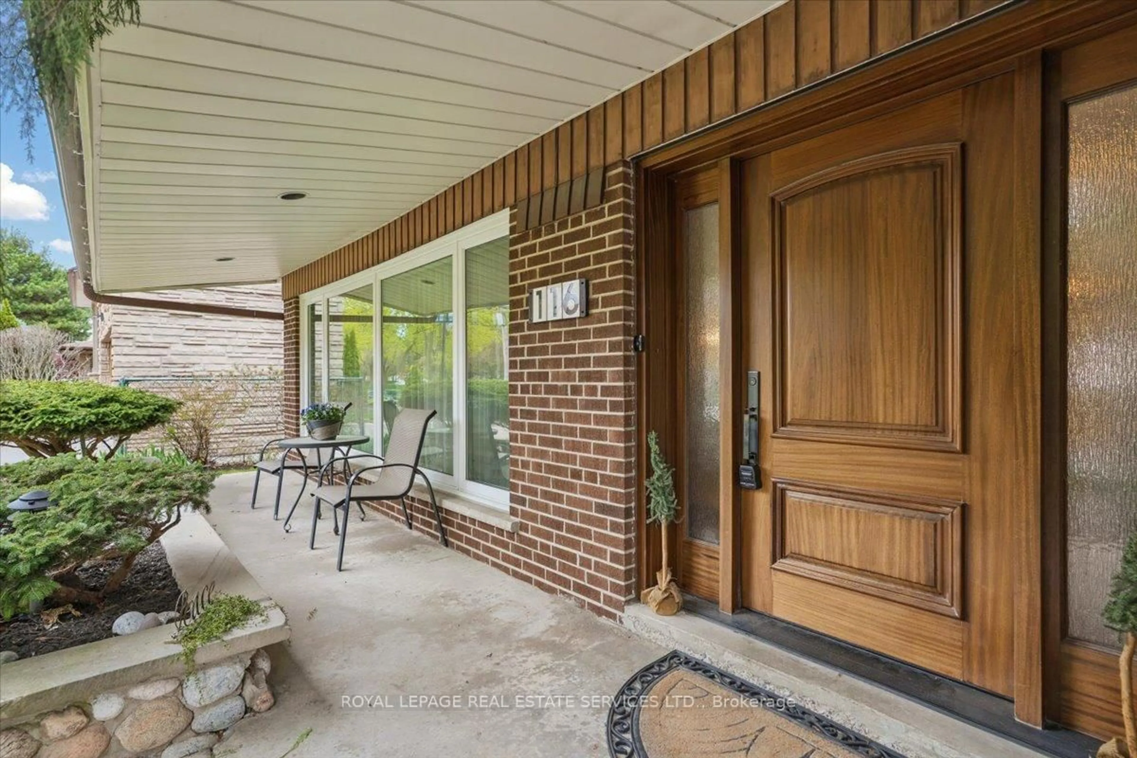 Indoor entryway for 116 Clement Rd, Toronto Ontario M9R 1Z2