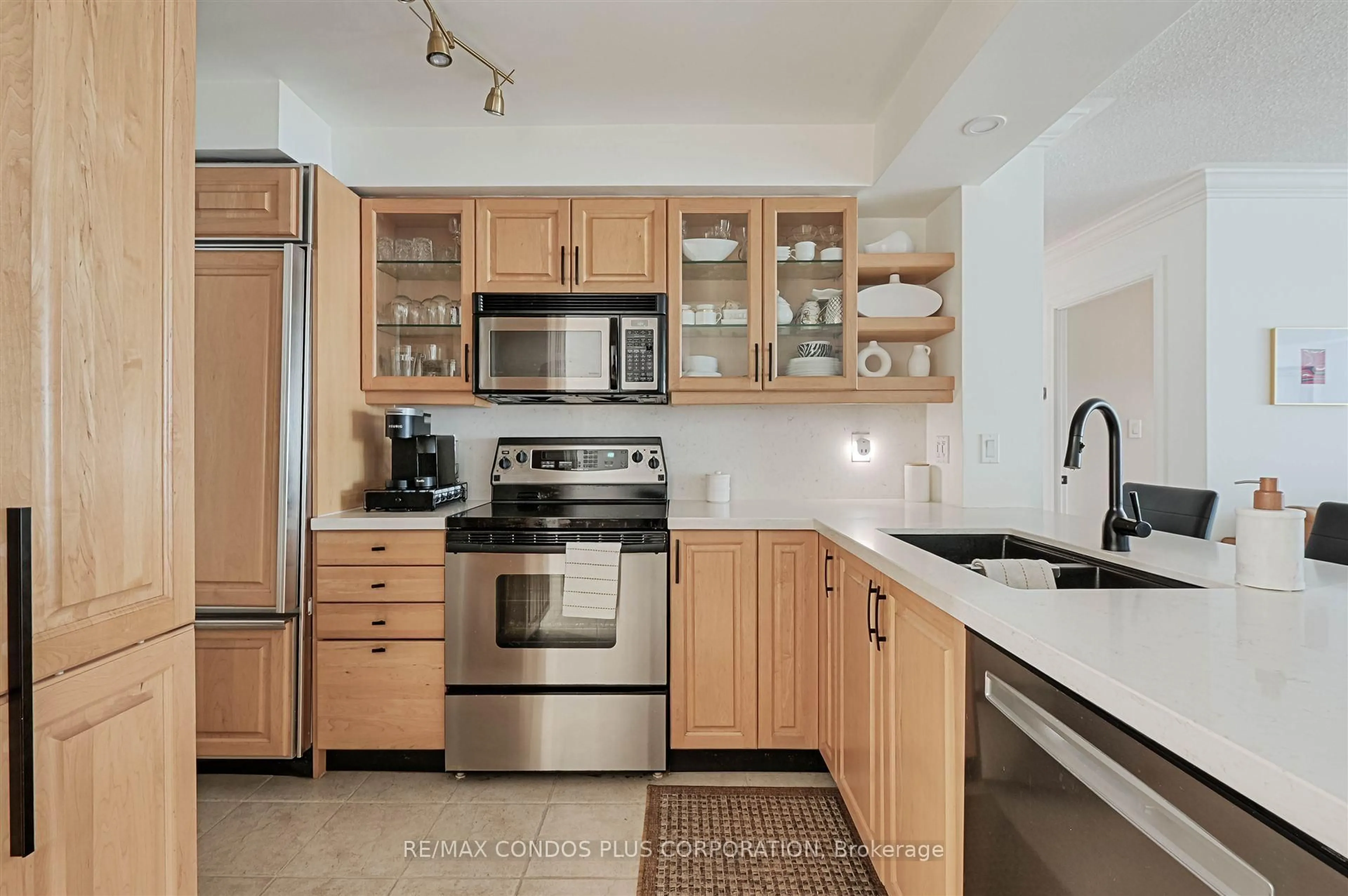Standard kitchen, ceramic/tile floor for 2111 Lake Shore Blvd #912, Toronto Ontario M8V 4B2