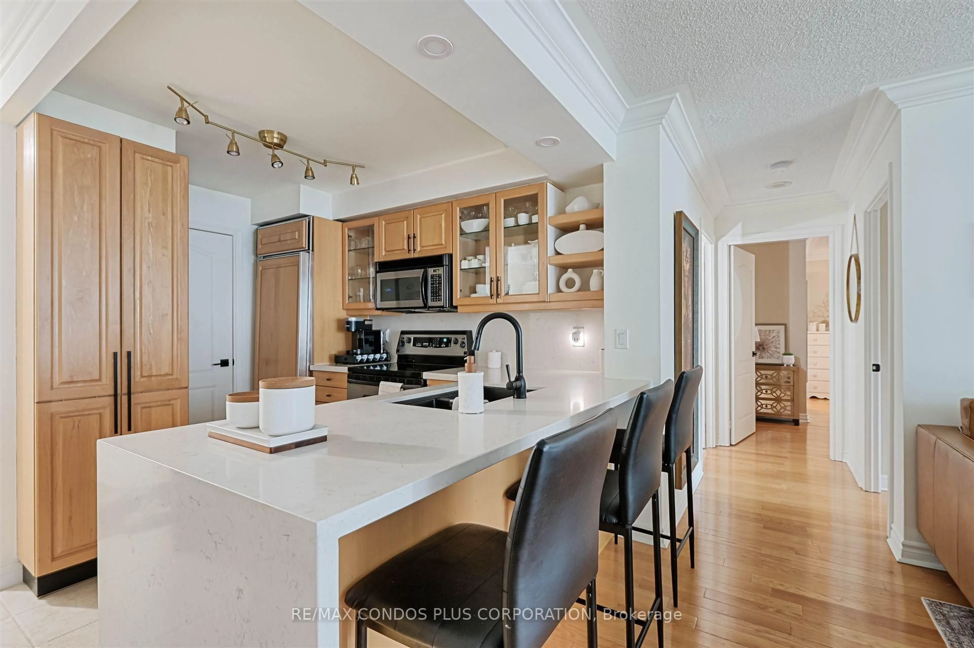 Open concept kitchen, ceramic/tile floor for 2111 Lake Shore Blvd #912, Toronto Ontario M8V 4B2