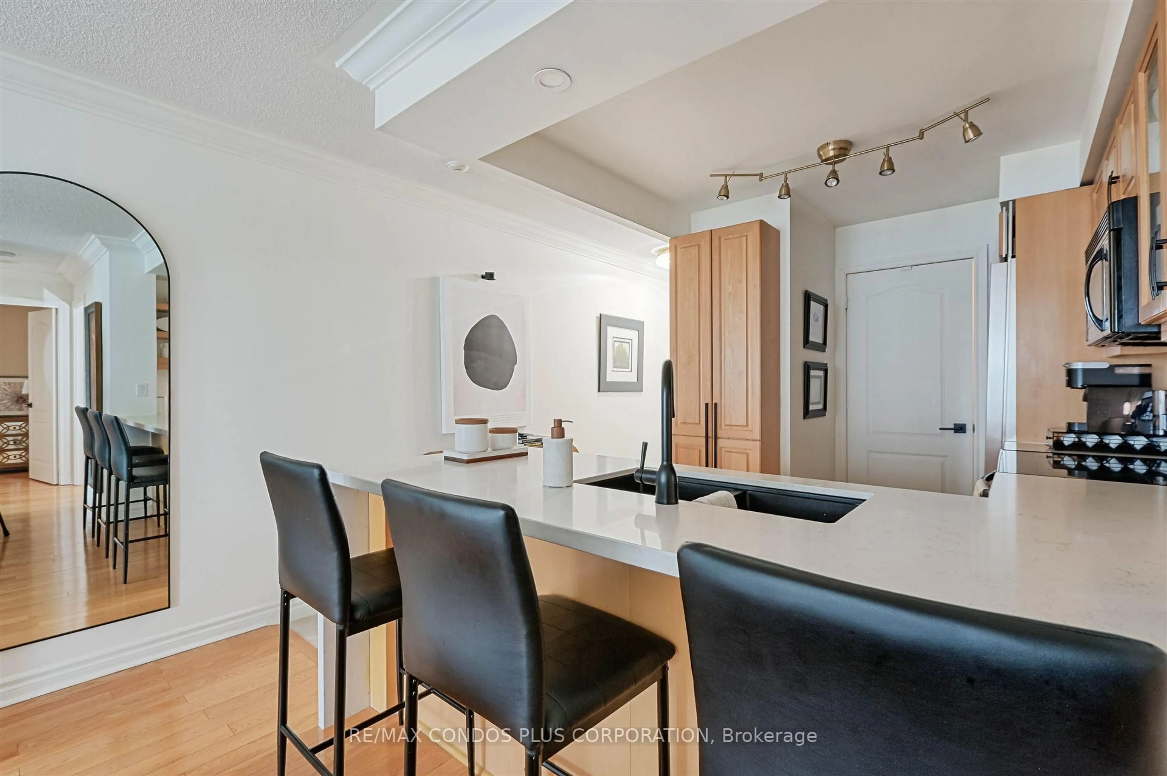 Unknown for 2111 Lake Shore Blvd #912, Toronto Ontario M8V 4B2