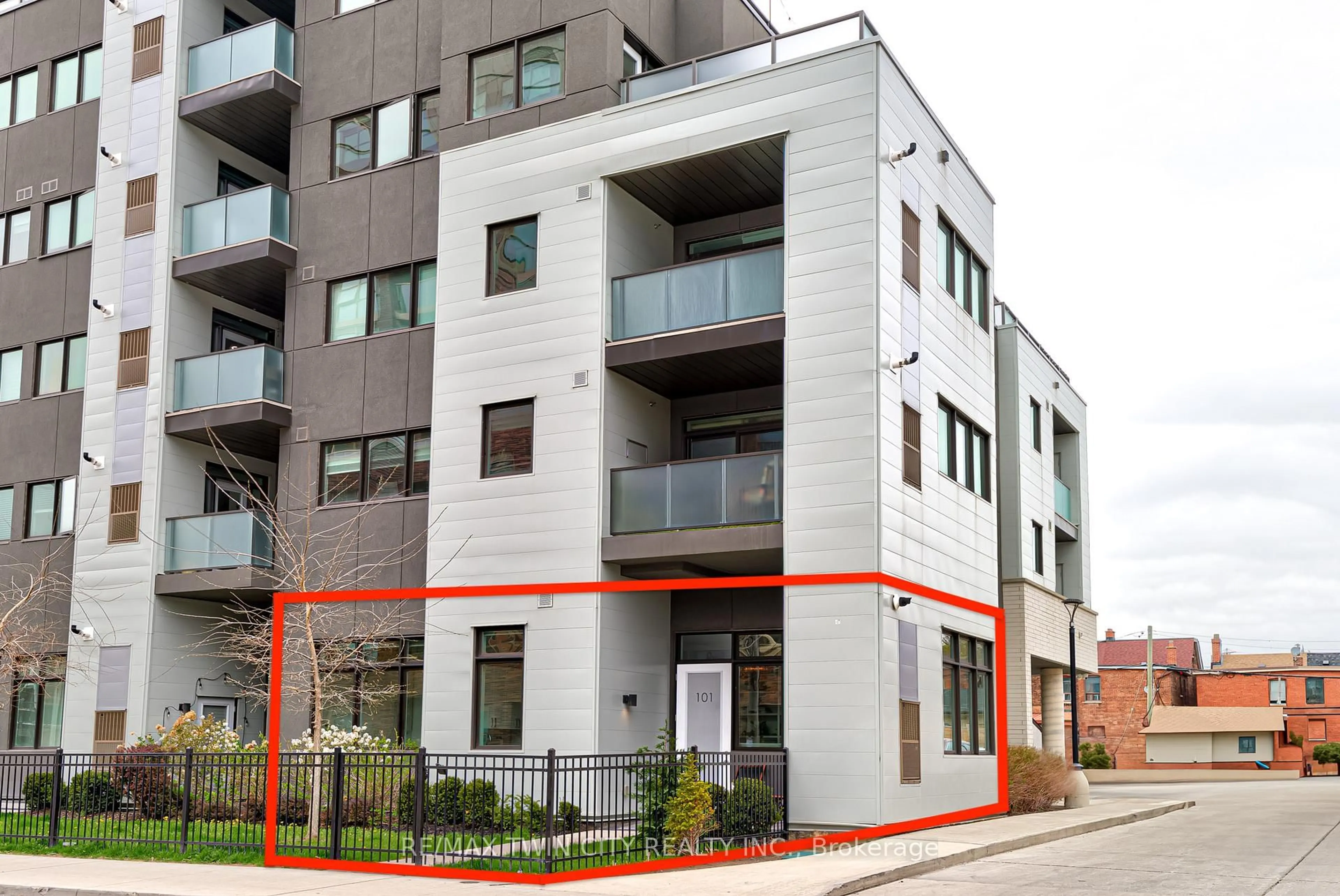Unknown for 385 Osler St #101, Toronto Ontario M6N 2Z4