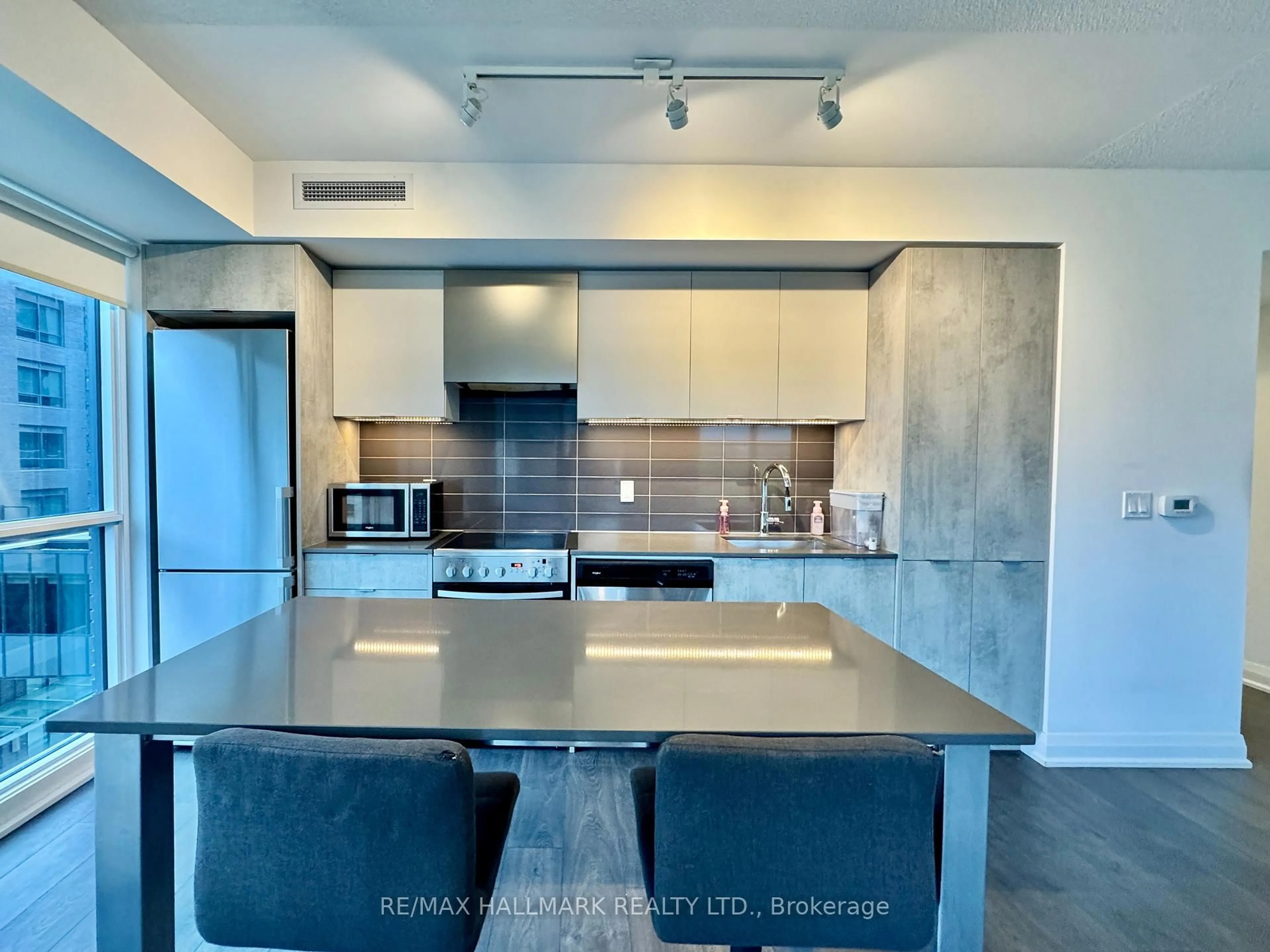 Open concept kitchen, ceramic/tile floor for 26 Gibbs Rd #545, Toronto Ontario M9B 6L6