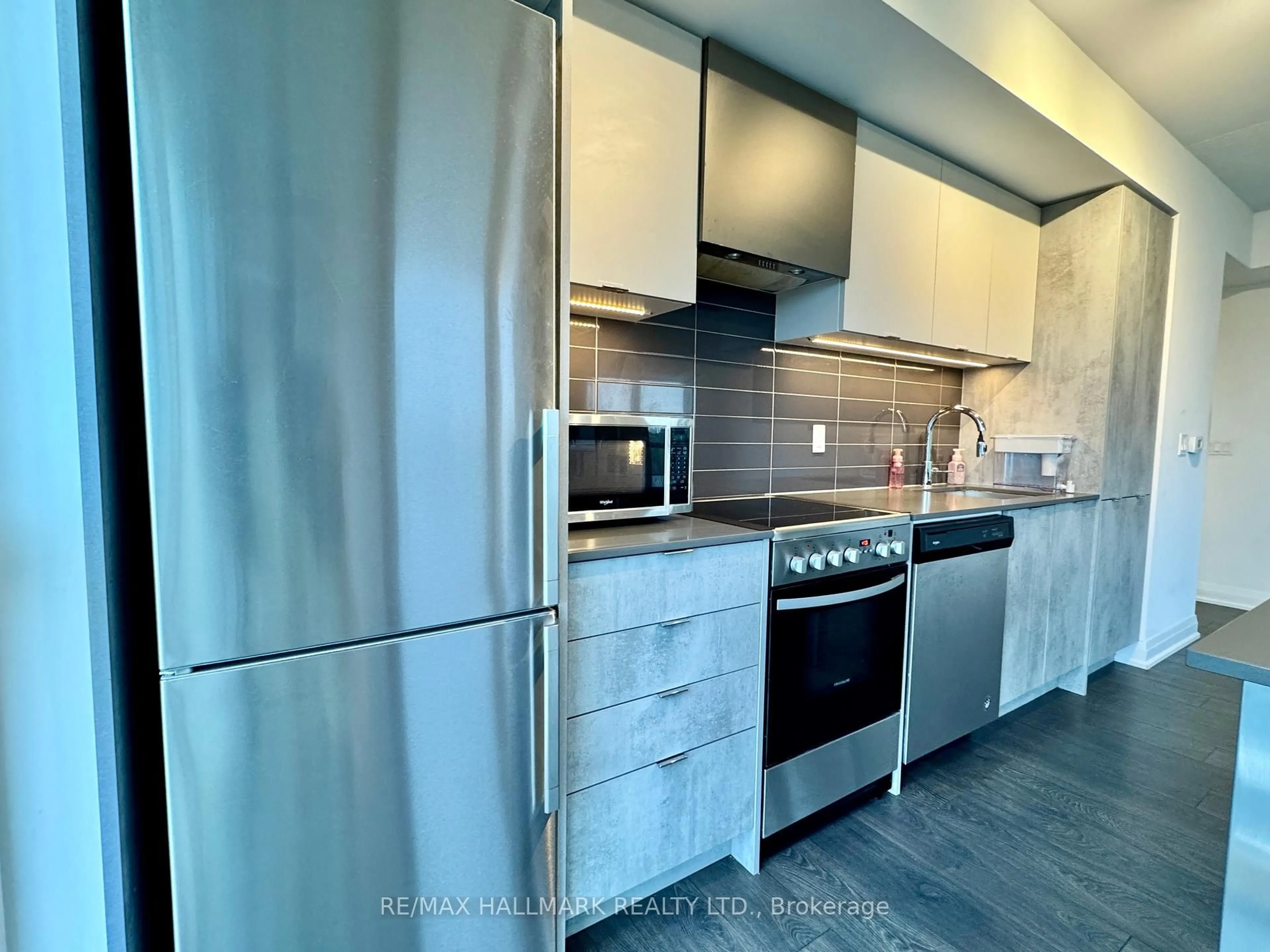 Contemporary kitchen, unknown for 26 Gibbs Rd #545, Toronto Ontario M9B 6L6