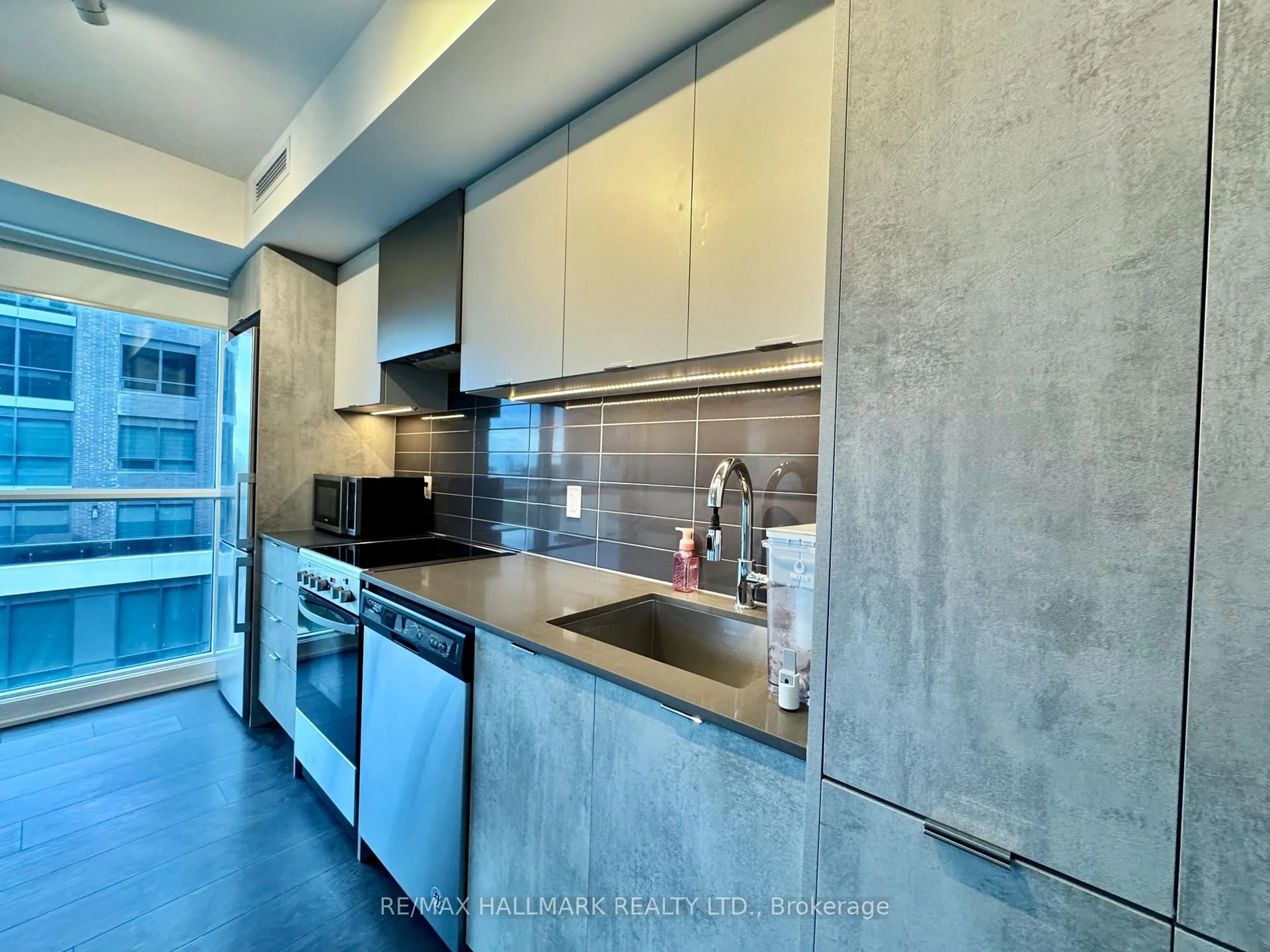 Contemporary kitchen, unknown for 26 Gibbs Rd #545, Toronto Ontario M9B 6L6