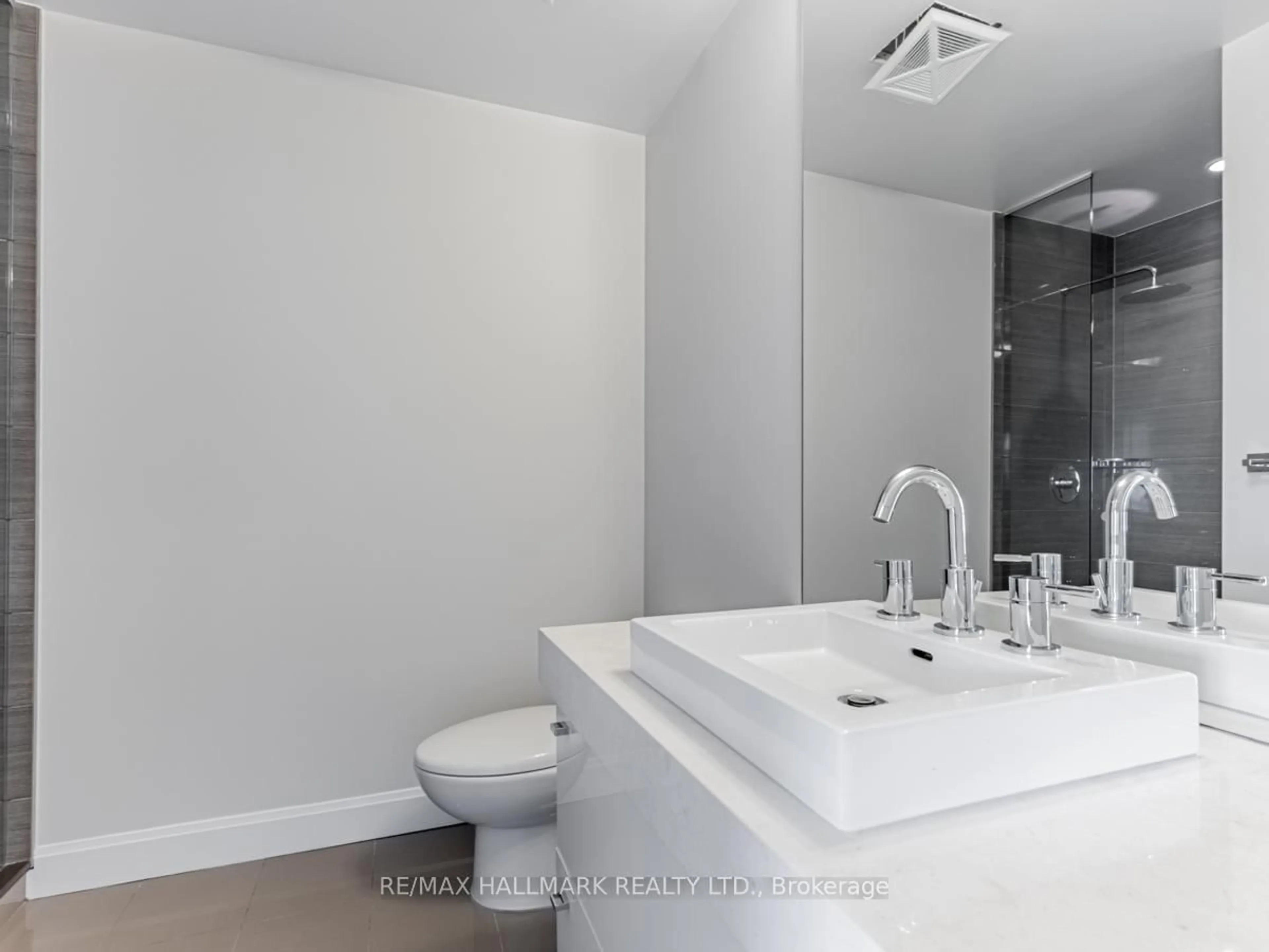 Standard bathroom, ceramic/tile floor for 33 Shore Breeze Dr #1111, Toronto Ontario M8V 1A1