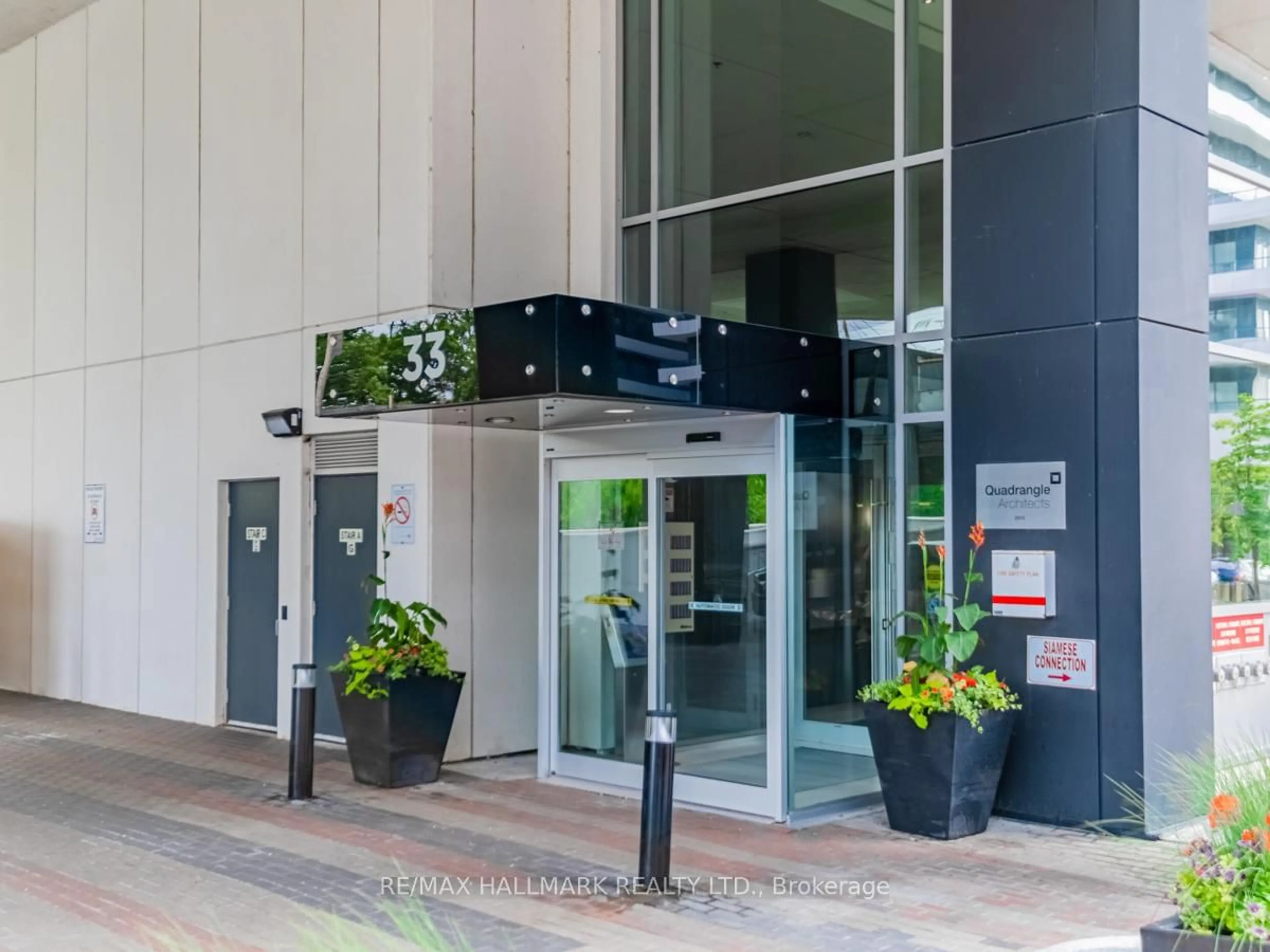 Indoor foyer for 33 Shore Breeze Dr #1111, Toronto Ontario M8V 1A1