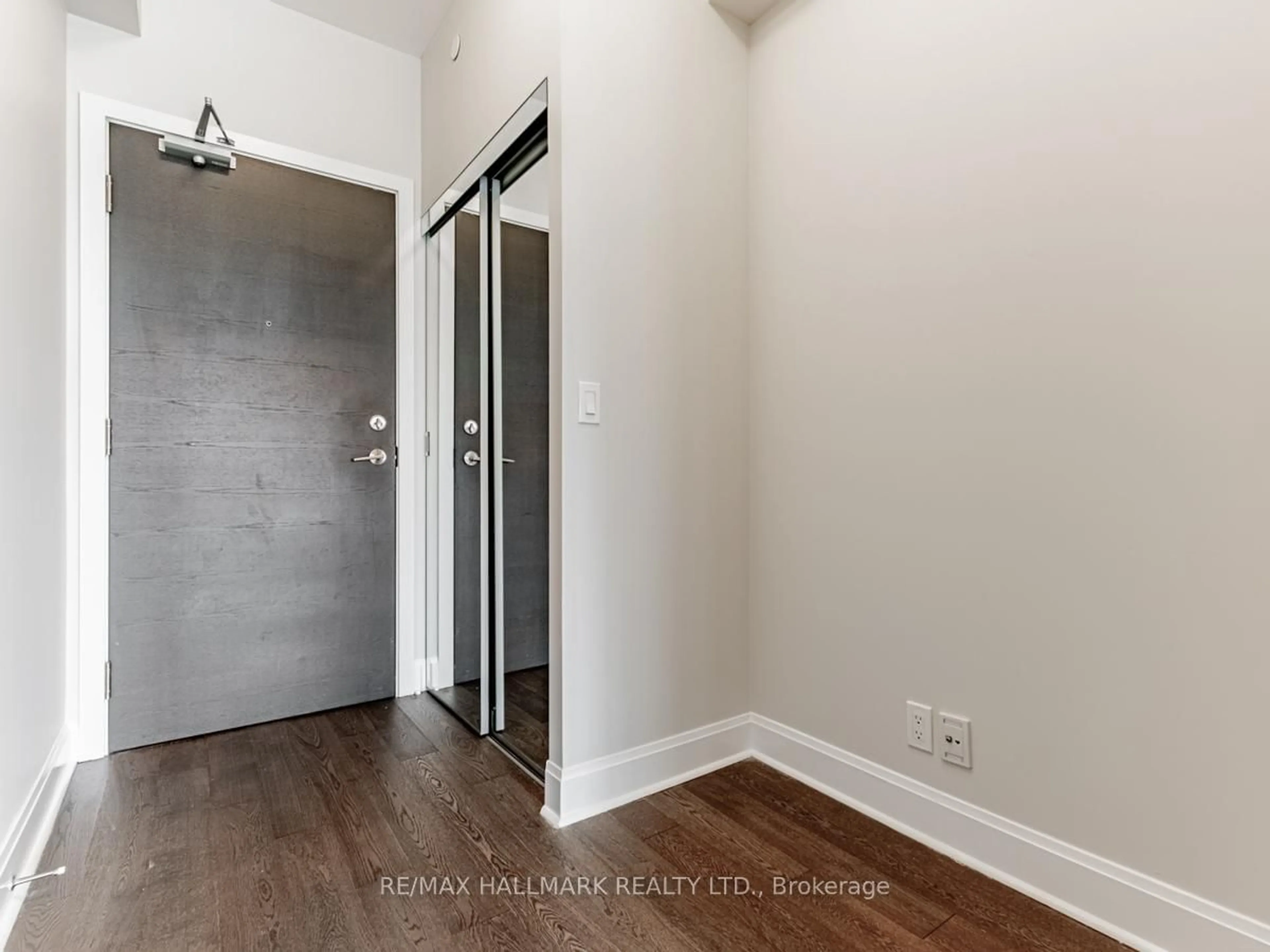 Indoor entryway for 33 Shore Breeze Dr #1111, Toronto Ontario M8V 1A1