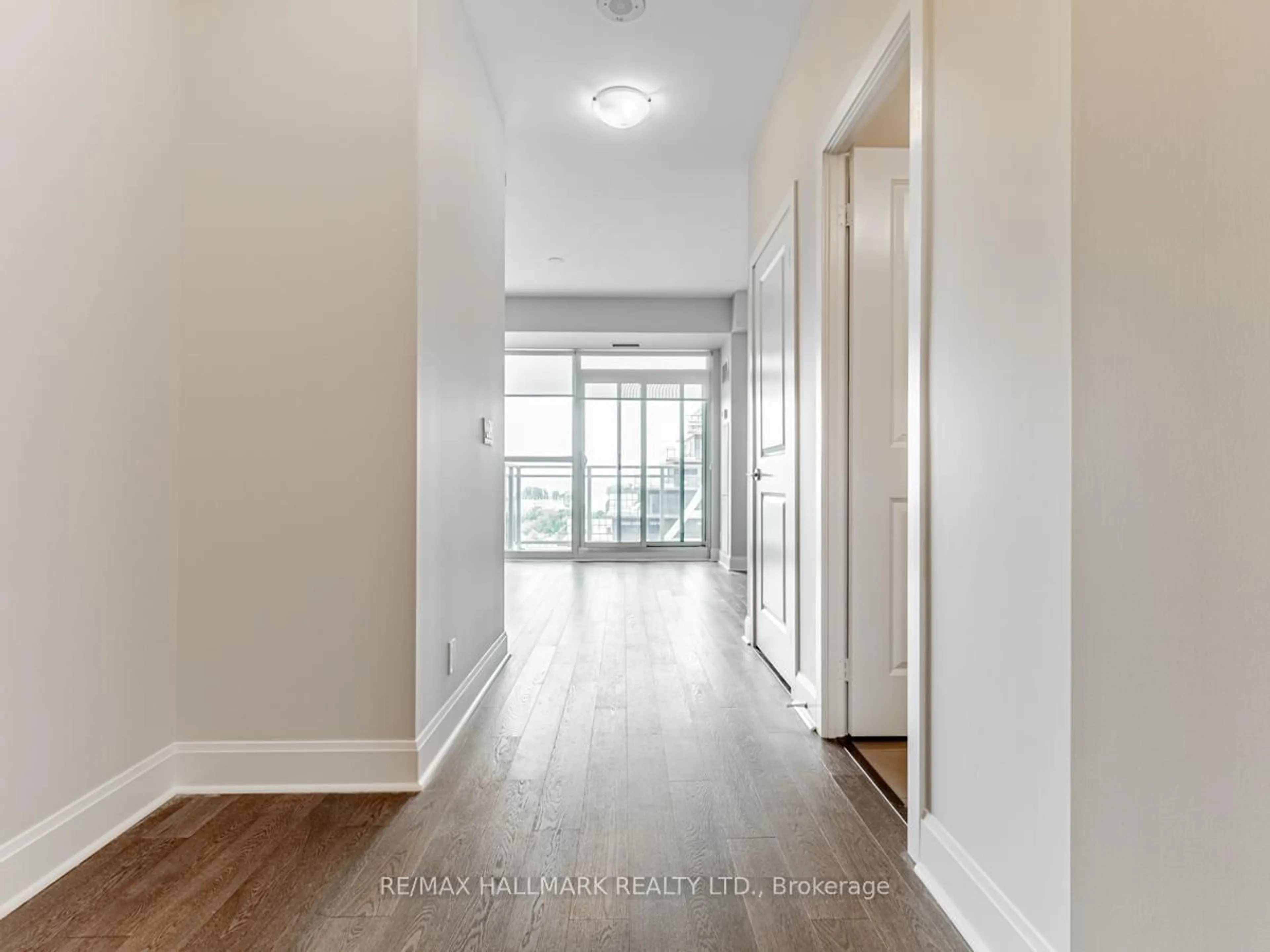 Indoor entryway for 33 Shore Breeze Dr #1111, Toronto Ontario M8V 1A1