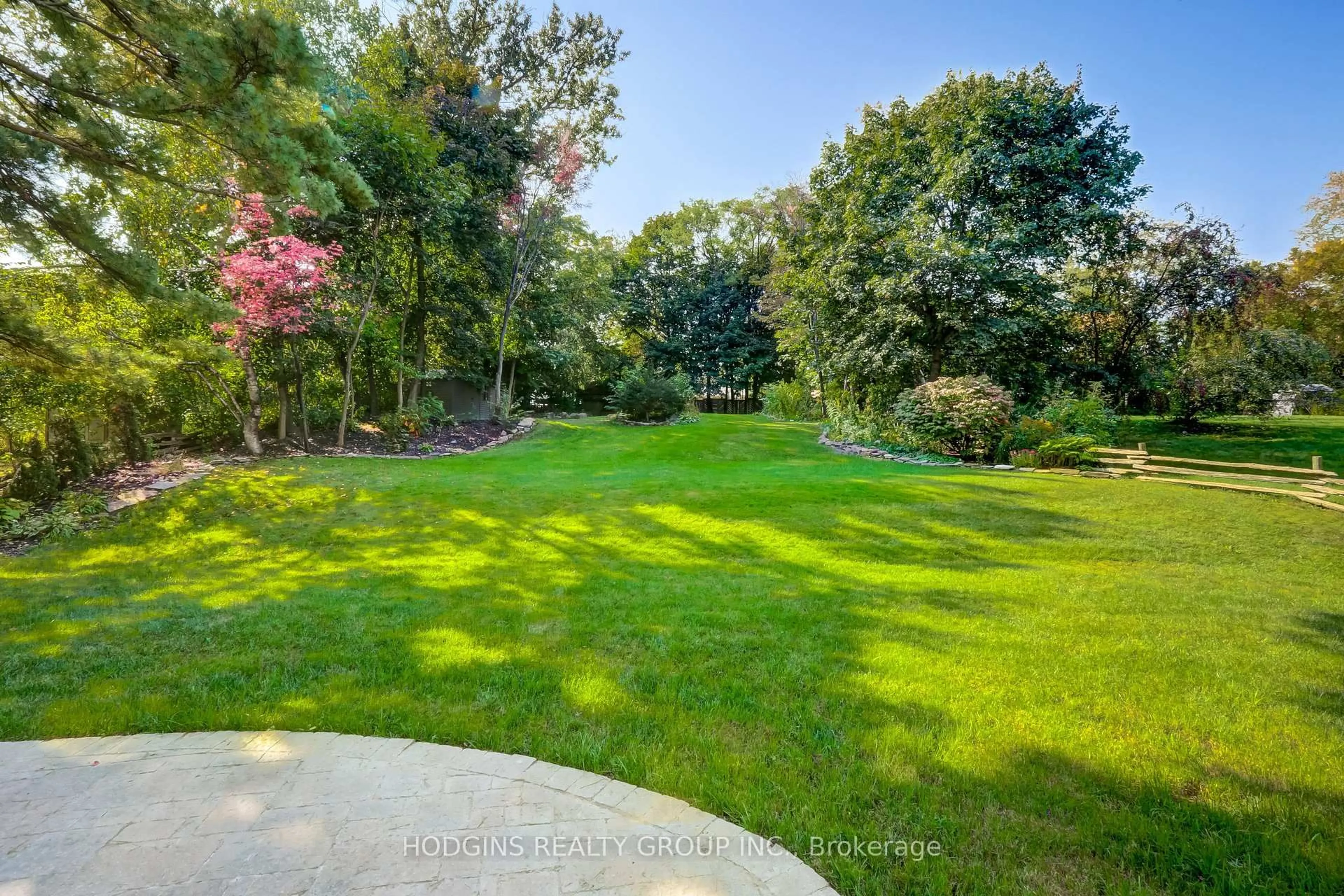 A pic from outside/outdoor area/front of a property/back of a property/a pic from drone, forest/trees view for 1520 Drymen Cres, Mississauga Ontario L5G 2P2