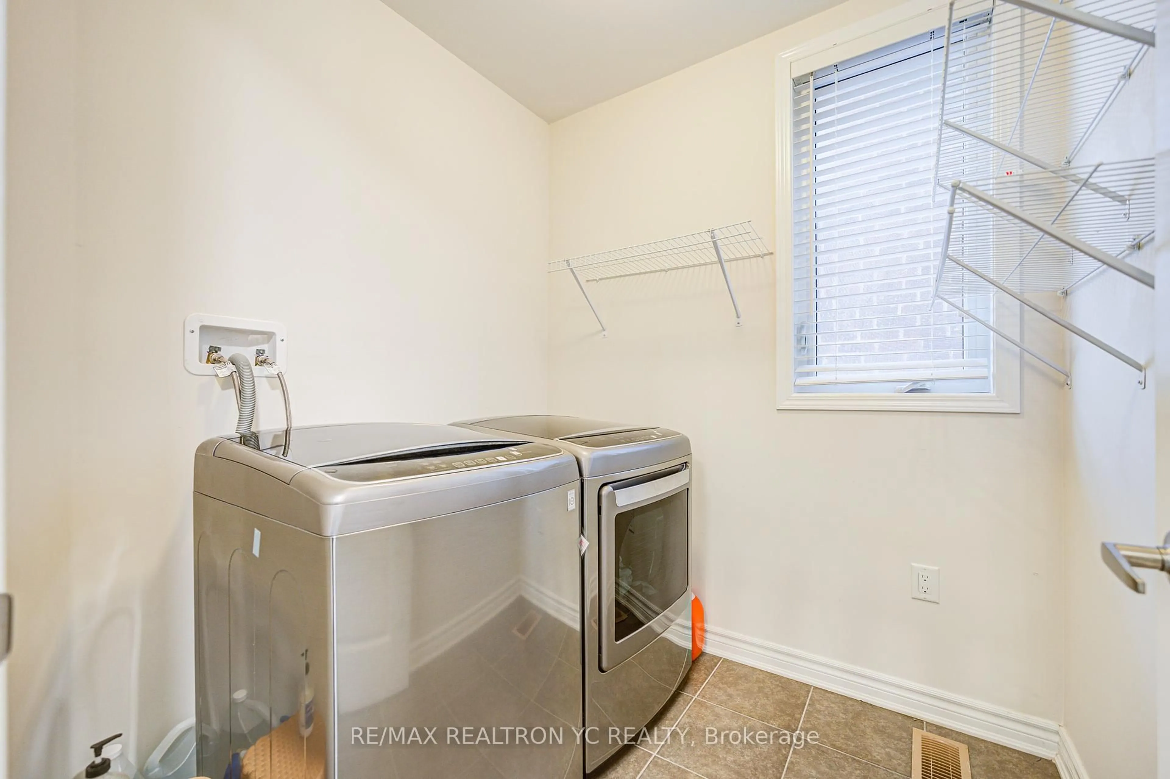 Laundry room for 1014 Biason Circ, Milton Ontario L9T 8S9