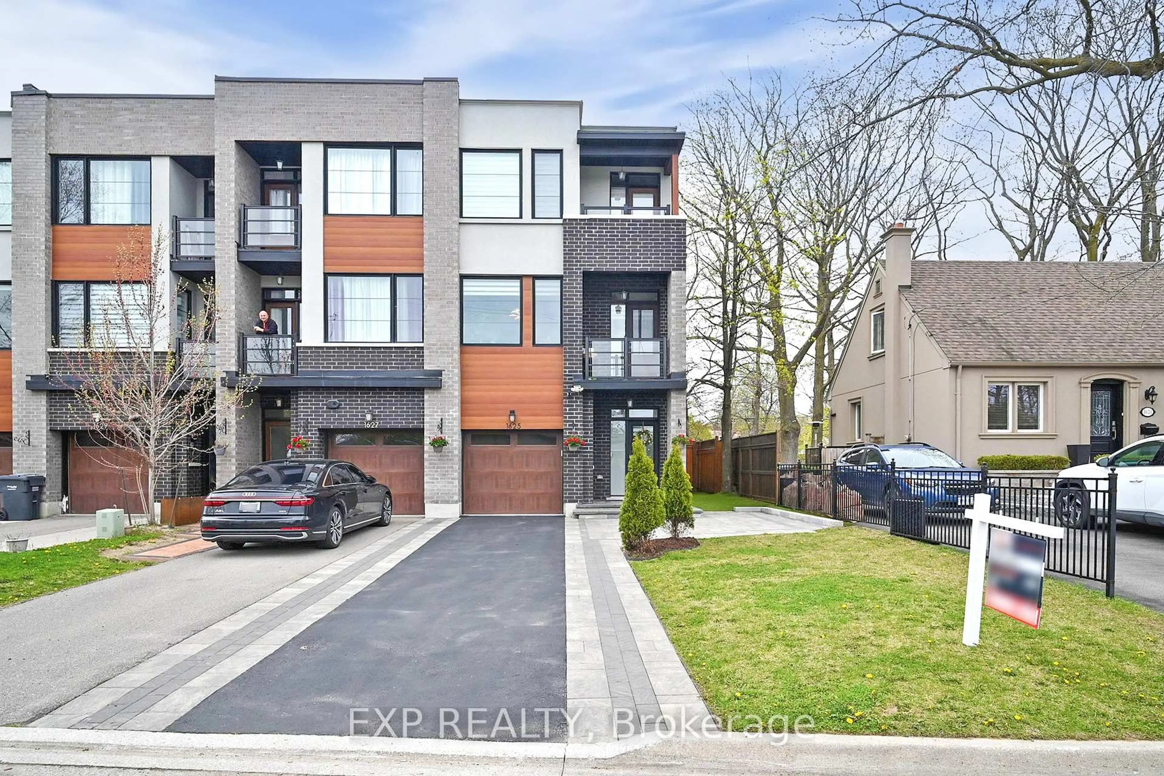 Home with brick exterior material, street for 1625 Blanefield Rd, Mississauga Ontario L5G 0C4