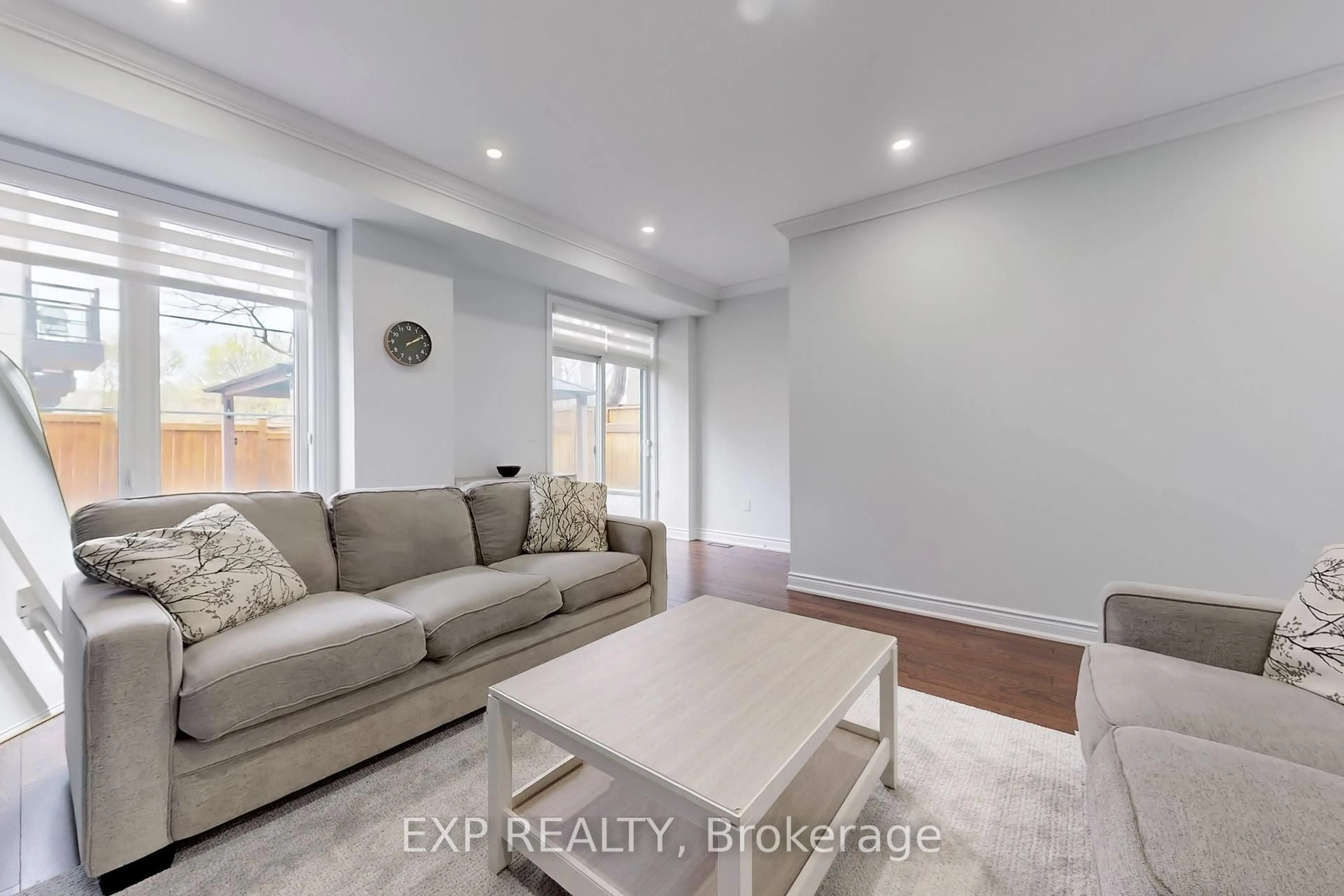 Living room with furniture, unknown for 1625 Blanefield Rd, Mississauga Ontario L5G 0C4