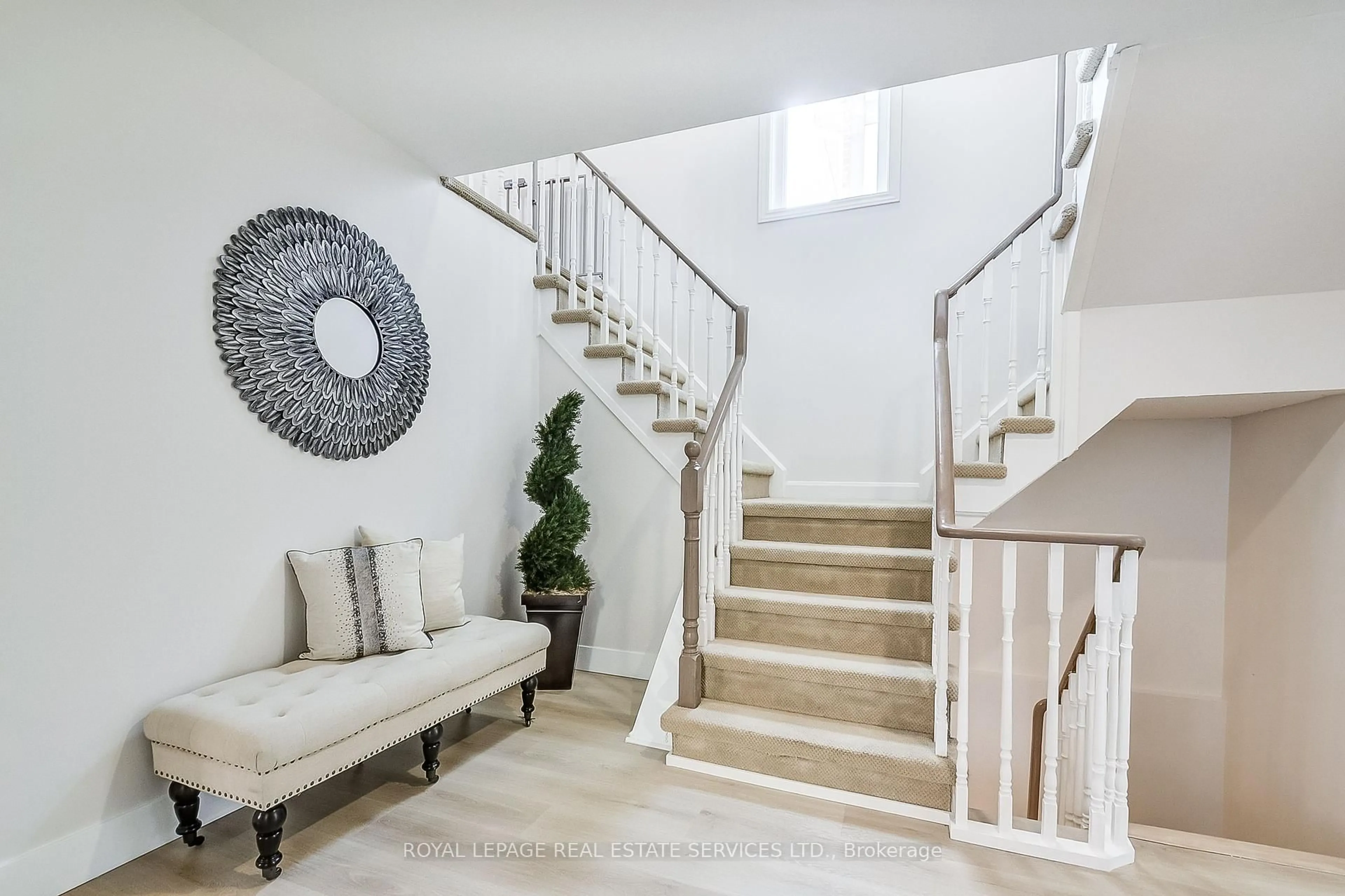 Stairs for 2192 Margot St, Oakville Ontario L6H 3M1