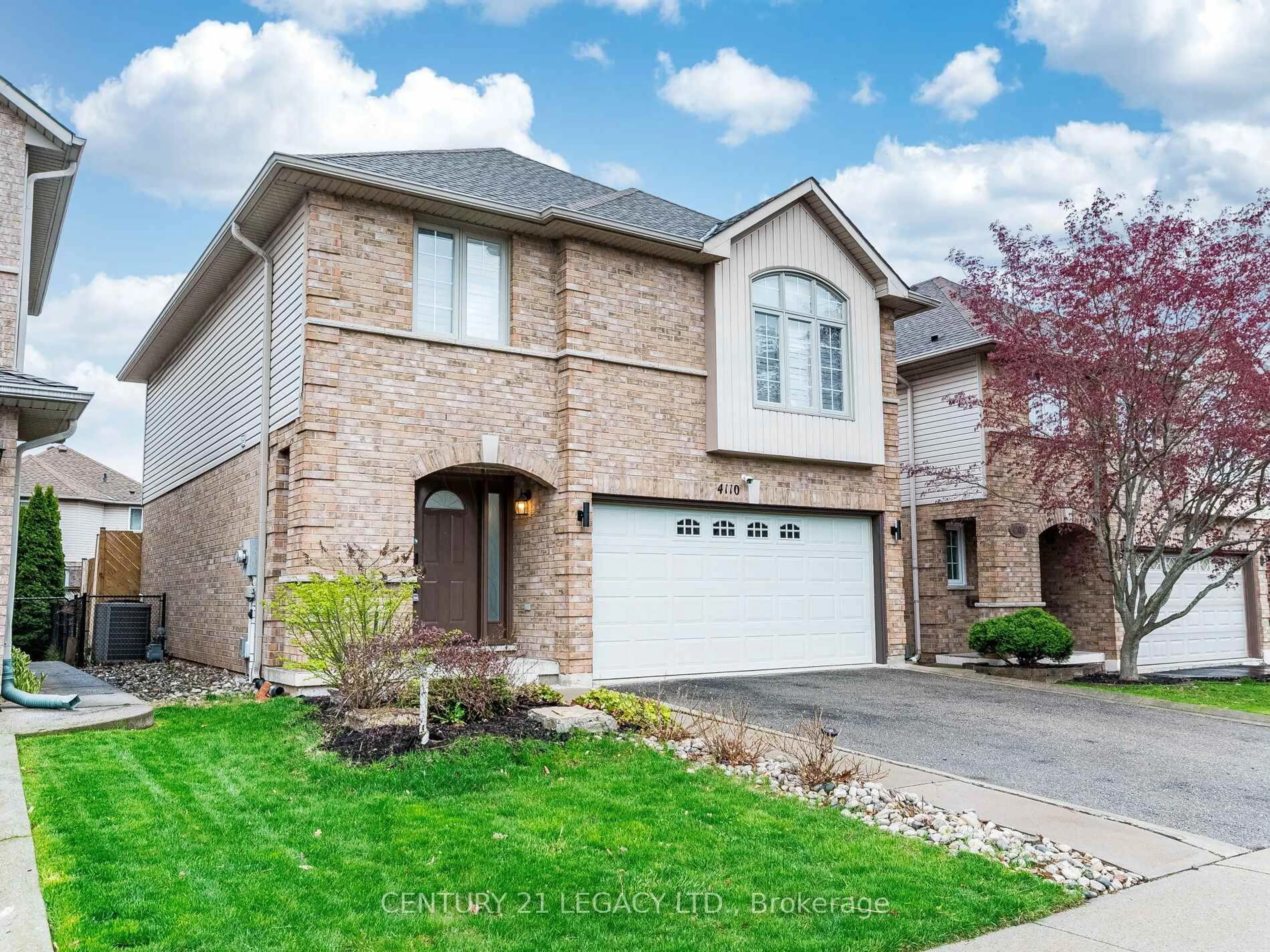 Home with brick exterior material, street for 4110 Forest Run Ave, Burlington Ontario L7M 4L7