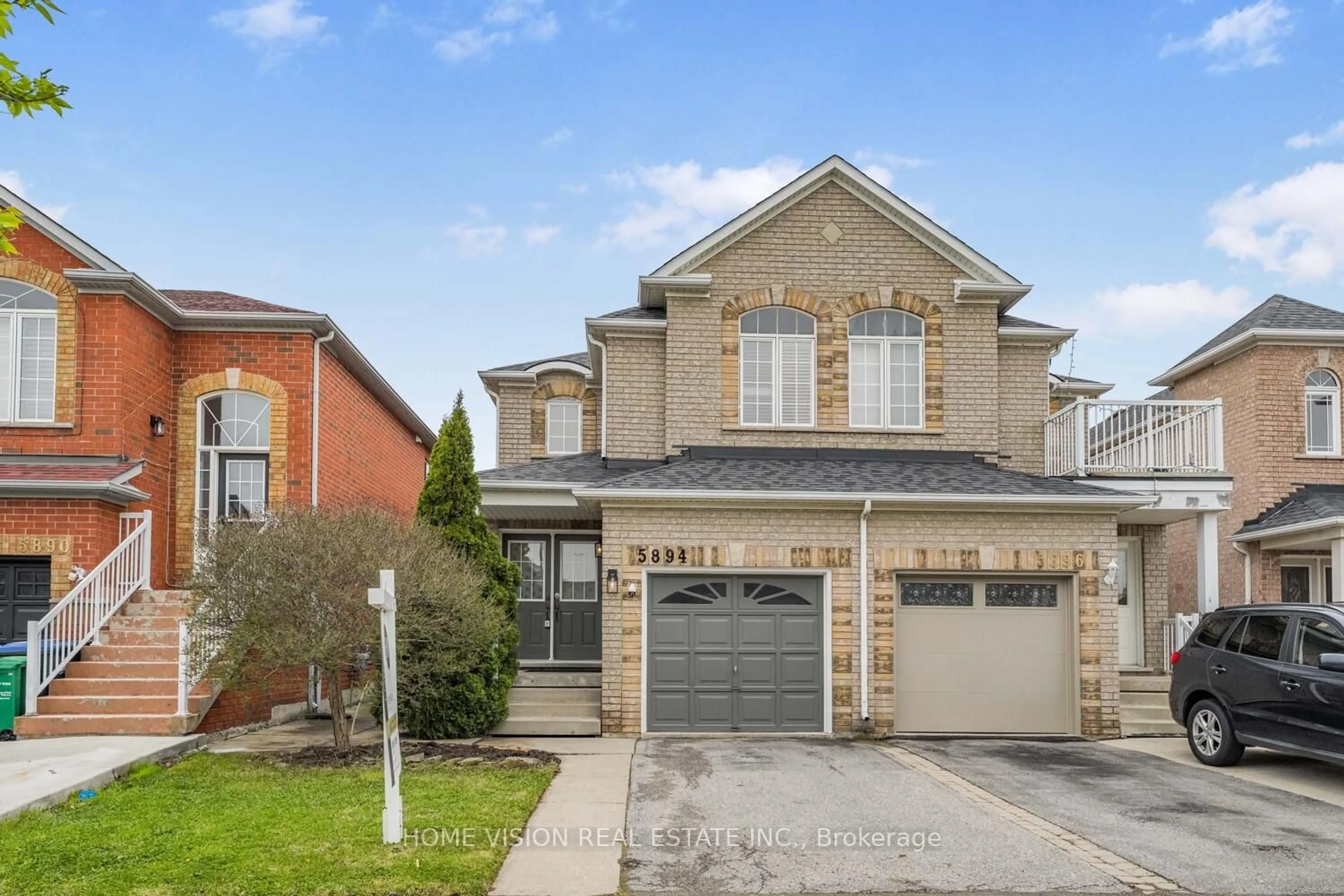 Home with brick exterior material, street for 5894 Delle Donne Dr, Mississauga Ontario L5M 7A3