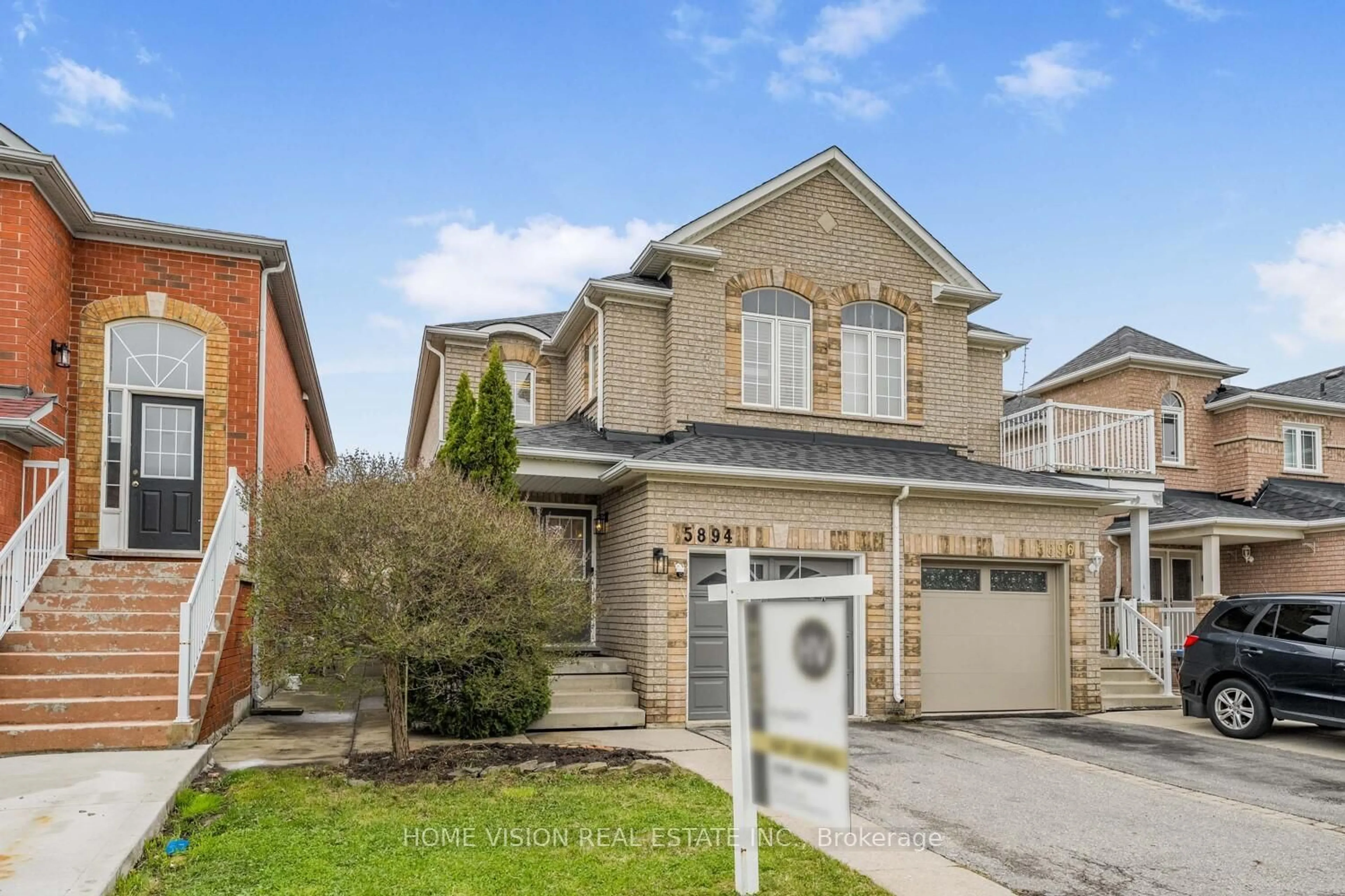 Home with brick exterior material, street for 5894 Delle Donne Dr, Mississauga Ontario L5M 7A3