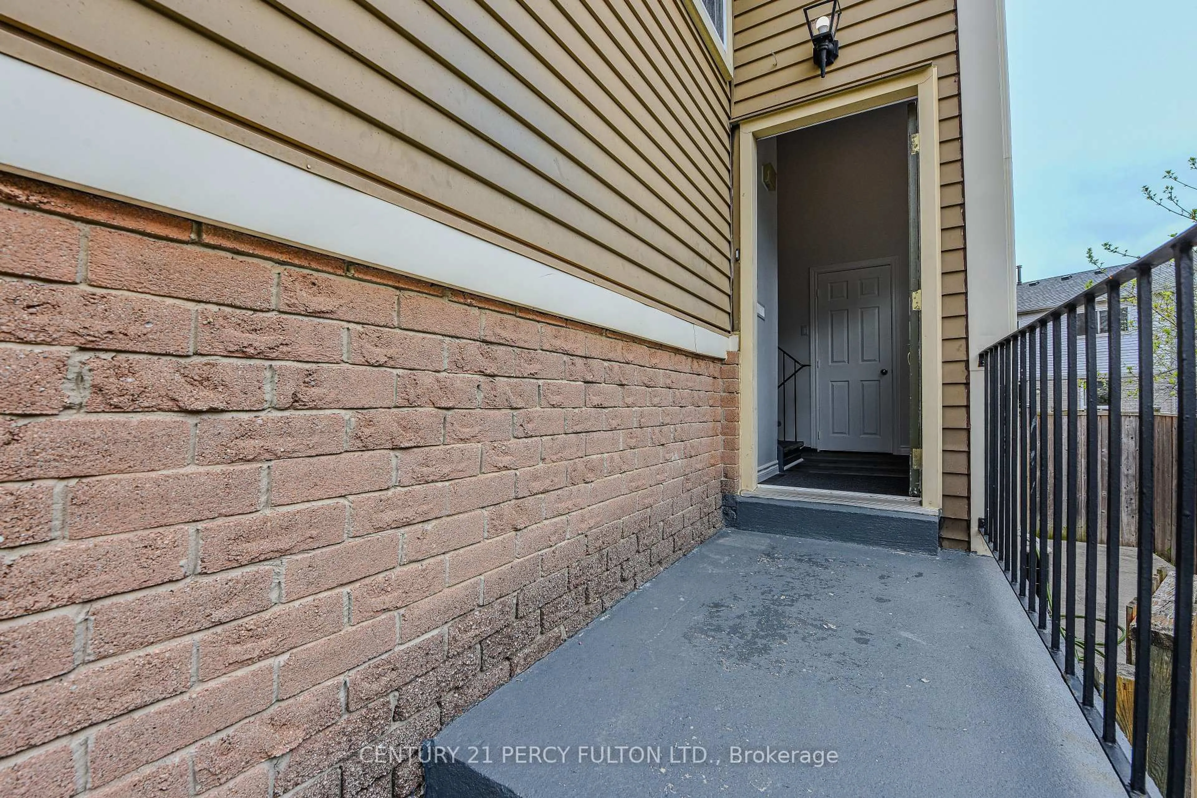 Unknown for 3 Mayfair Cres, Brampton Ontario L6S 3N3