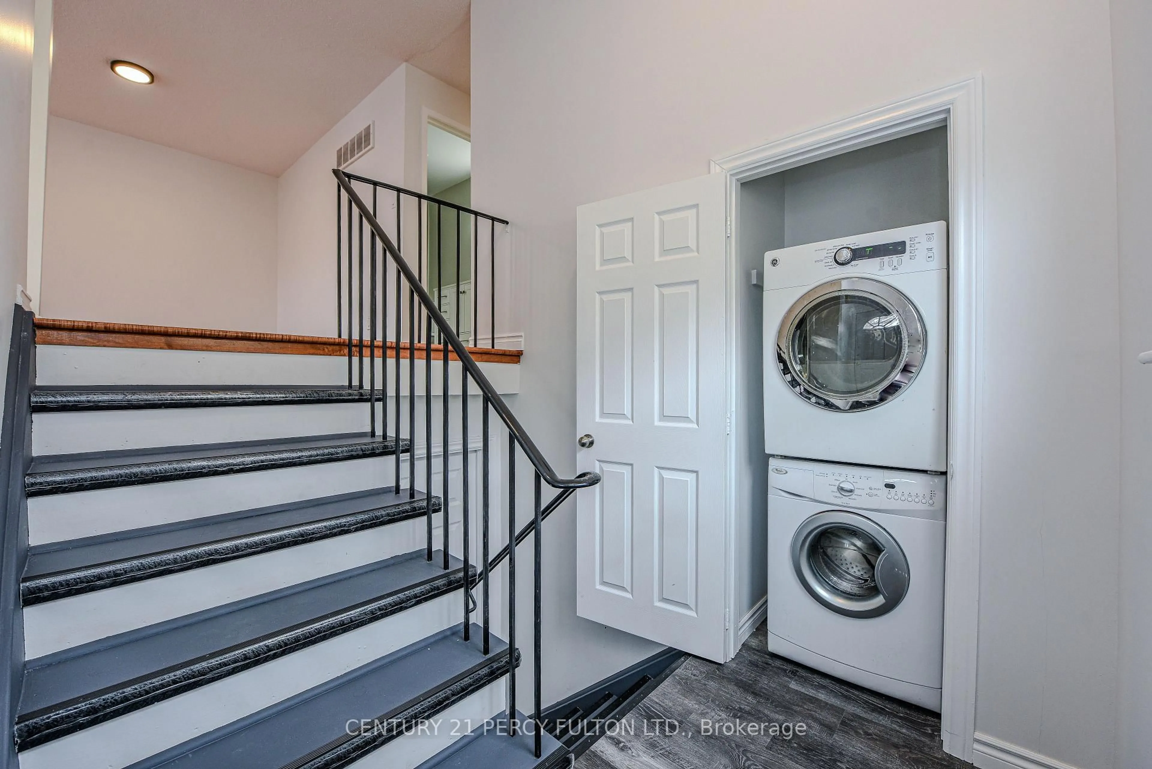 Laundry room for 3 Mayfair Cres, Brampton Ontario L6S 3N3