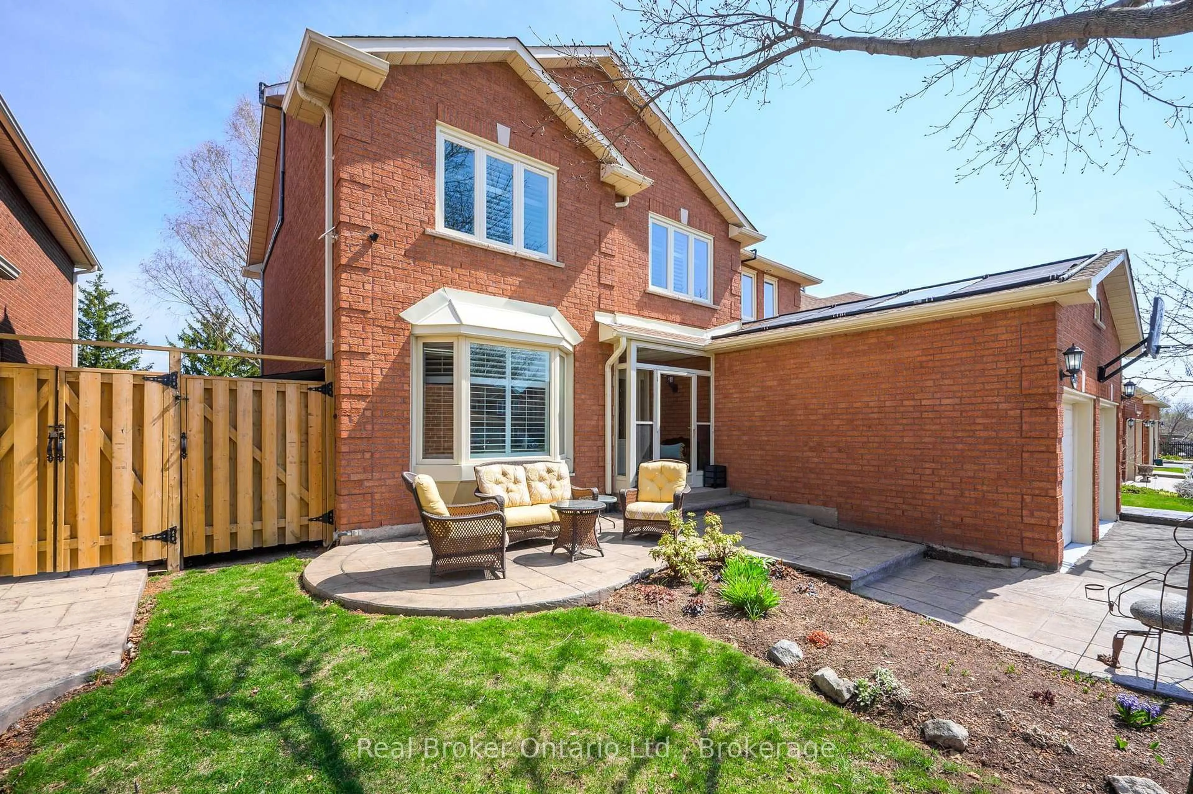 Home with brick exterior material, street for 2015 Grosvenor St, Oakville Ontario L6H 5A2