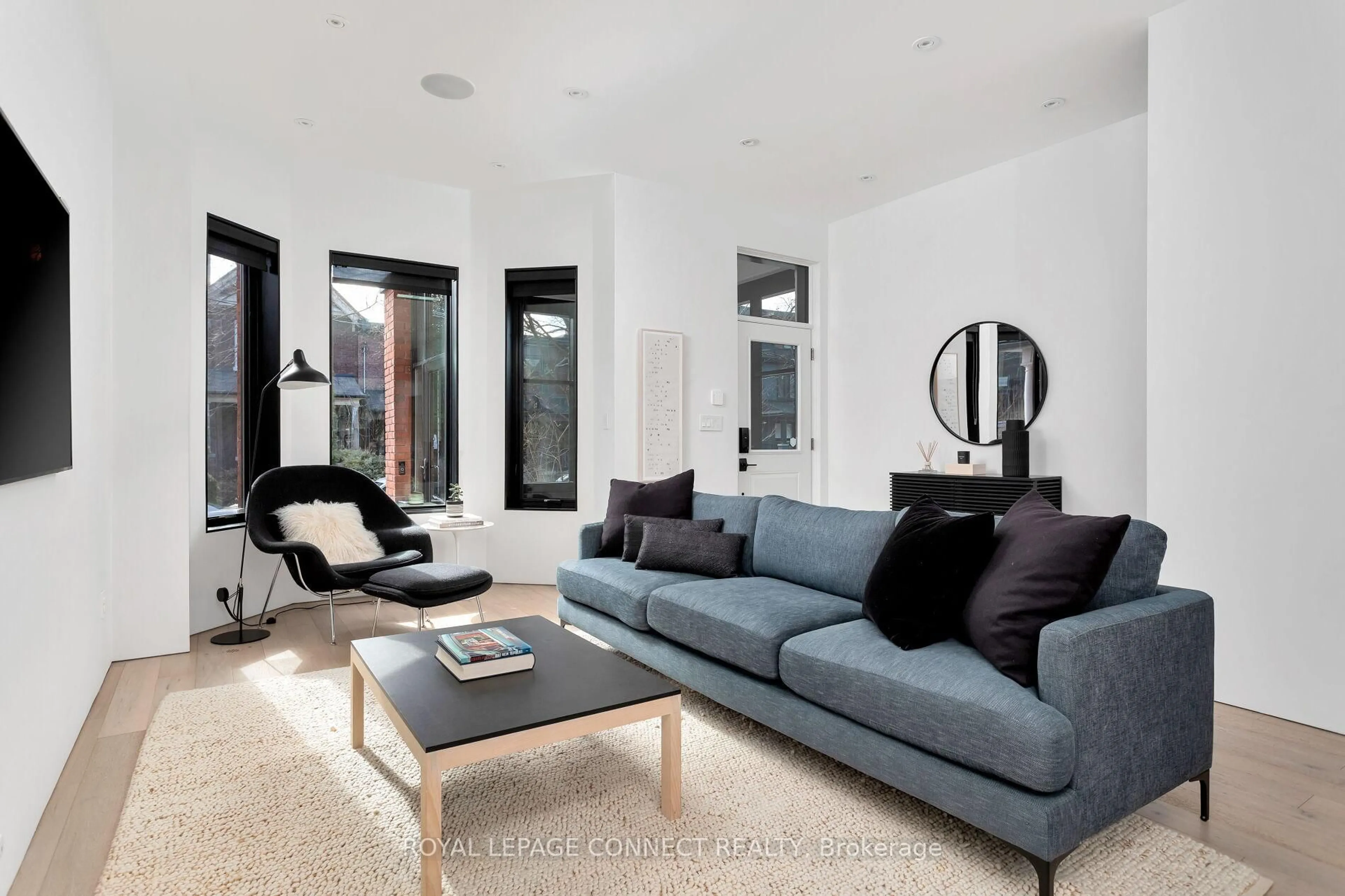 Living room with furniture, unknown for 59 Fuller Ave, Toronto Ontario M6R 2C4