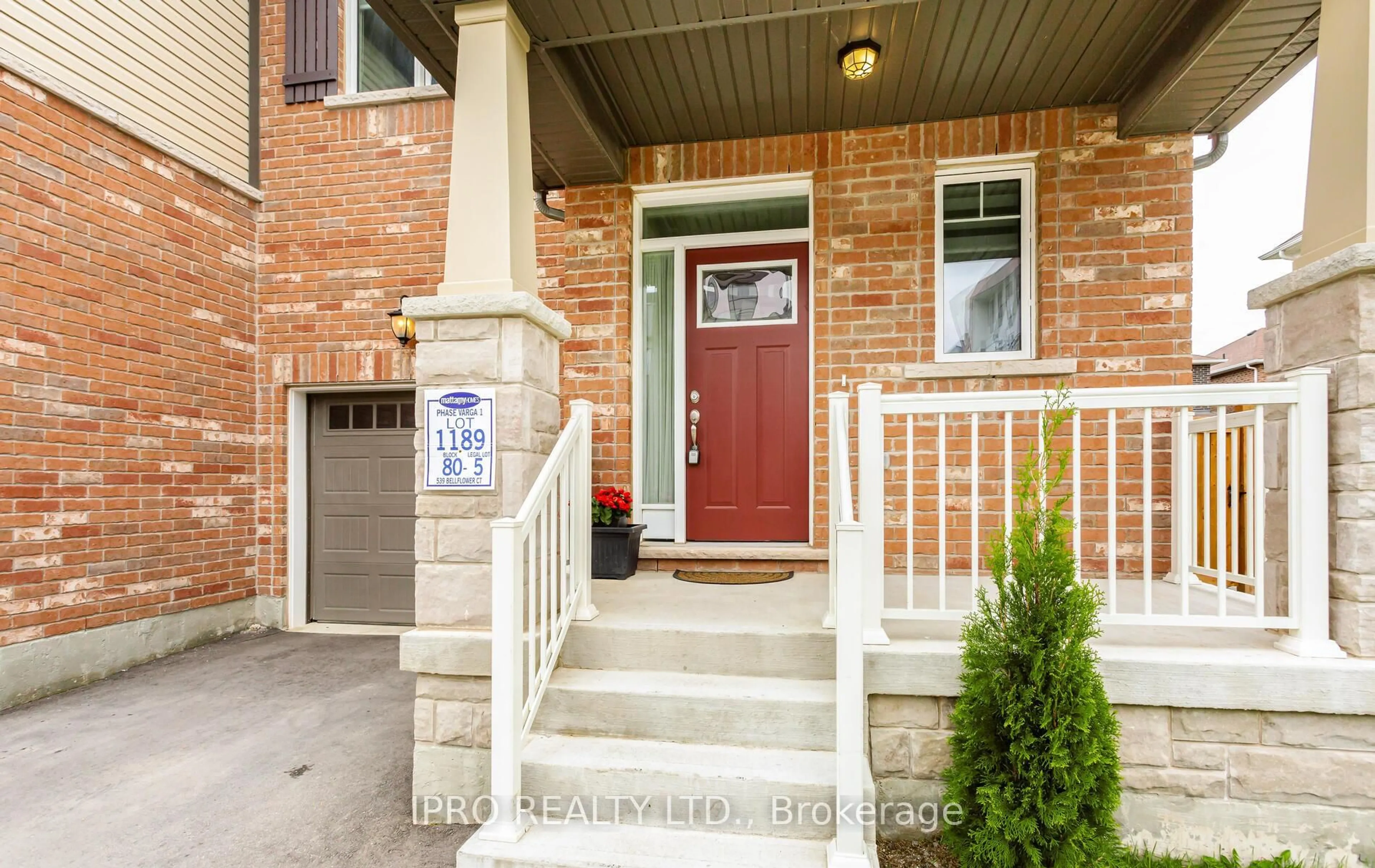 Indoor entryway for 539 Bellflower Crt, Milton Ontario L9T 1W5