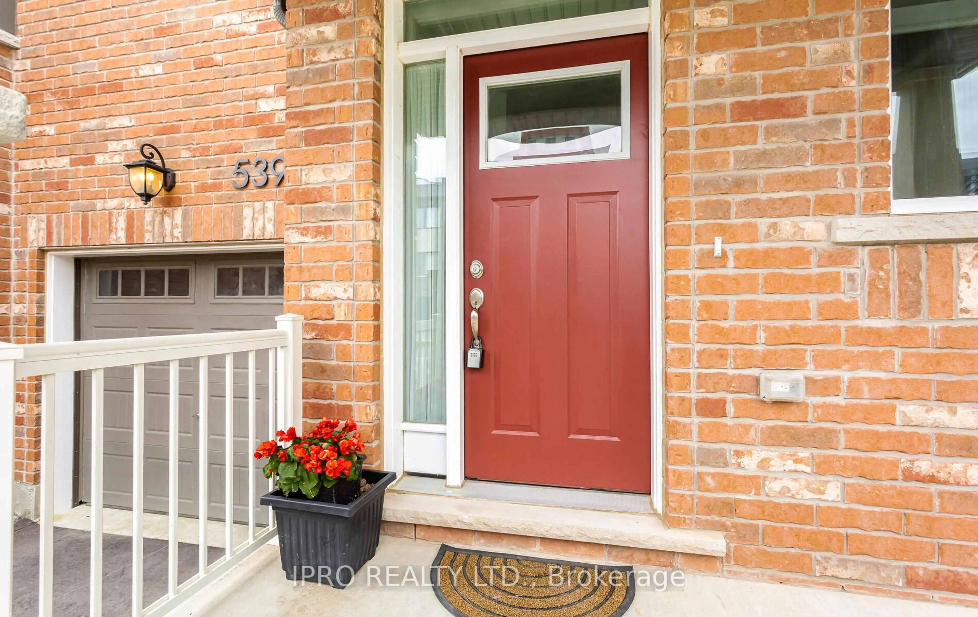 Indoor entryway for 539 Bellflower Crt, Milton Ontario L9T 1W5