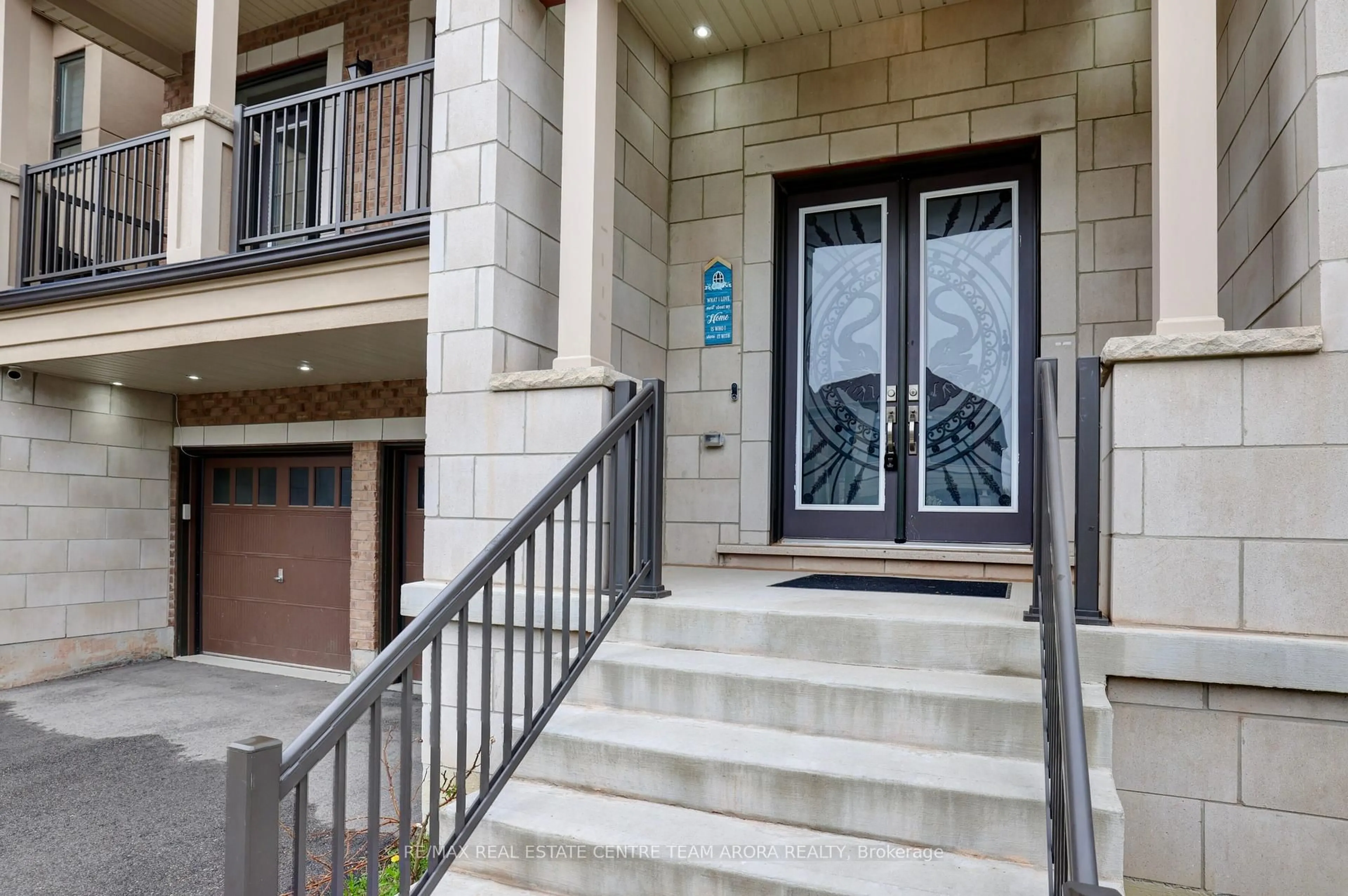 Indoor entryway for 5 Walkercleave Dr, Brampton Ontario L6X 5R4