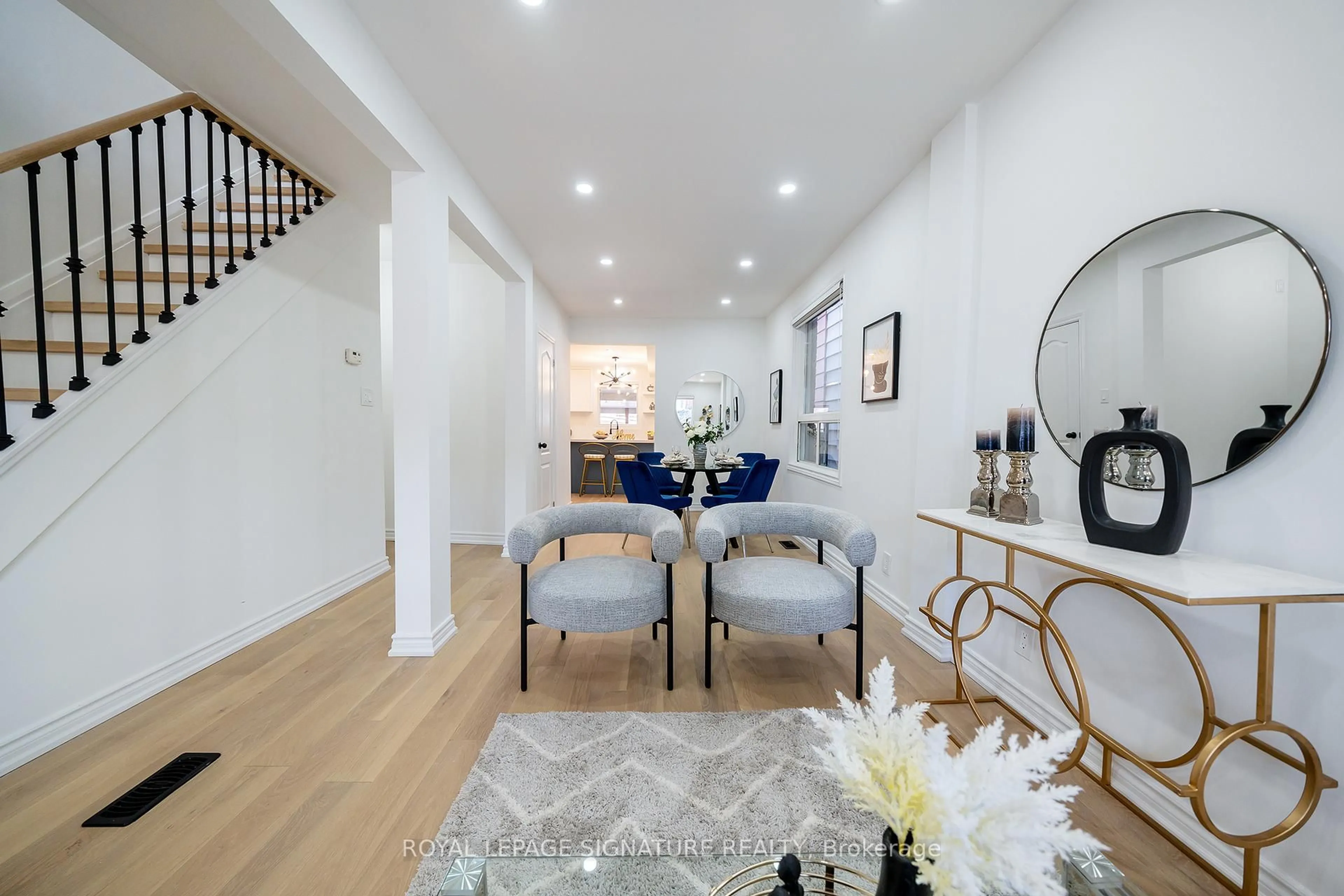 Indoor entryway for 120 Ascot Ave, Toronto Ontario M6E 1G2
