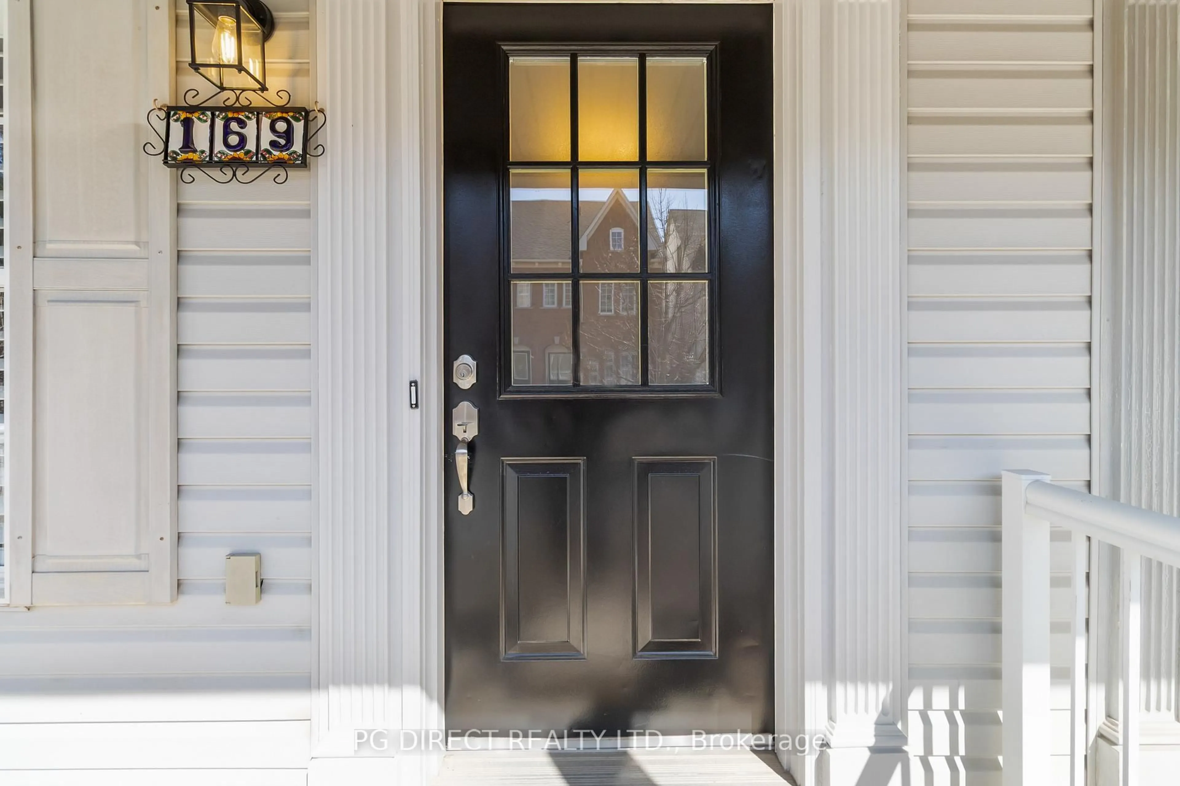 Indoor entryway for 169 Littlewood Dr, Oakville Ontario L6H 6T9