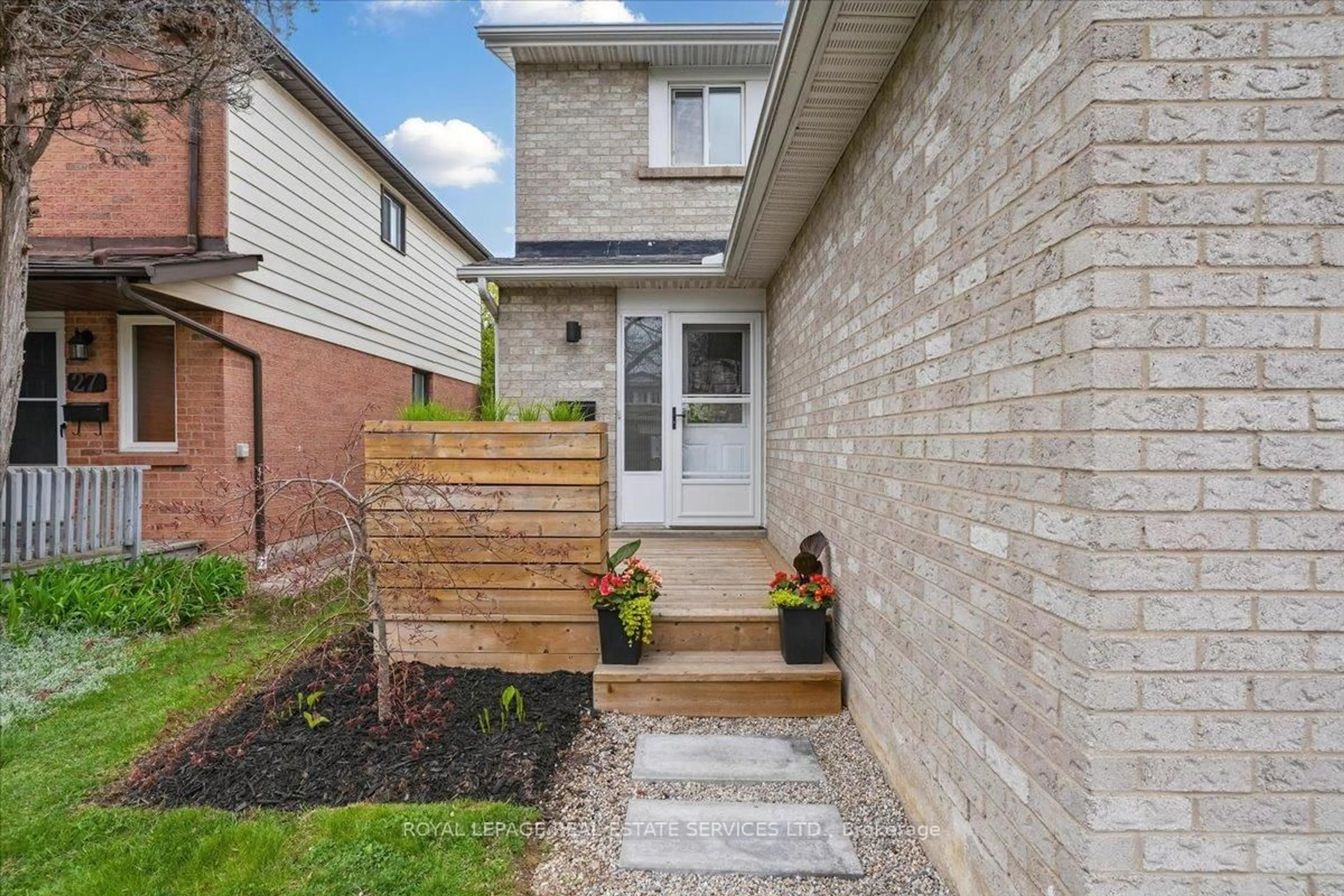 Home with brick exterior material, street for 25 Wheatfield Rd, Brampton Ontario L6X 2V4