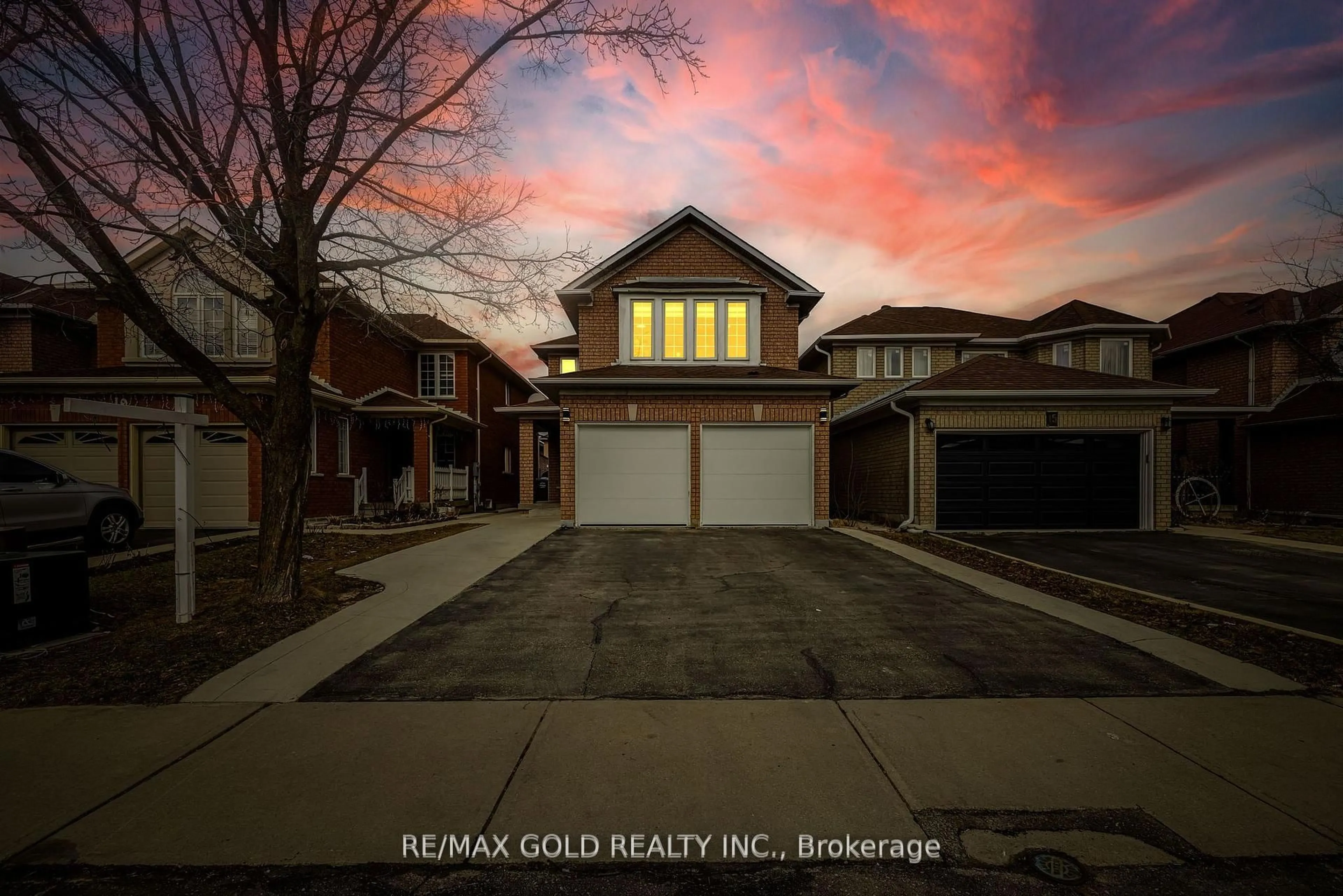 A pic from outside/outdoor area/front of a property/back of a property/a pic from drone, street for 17 Dovesong Dr, Brampton Ontario L6R 1V9