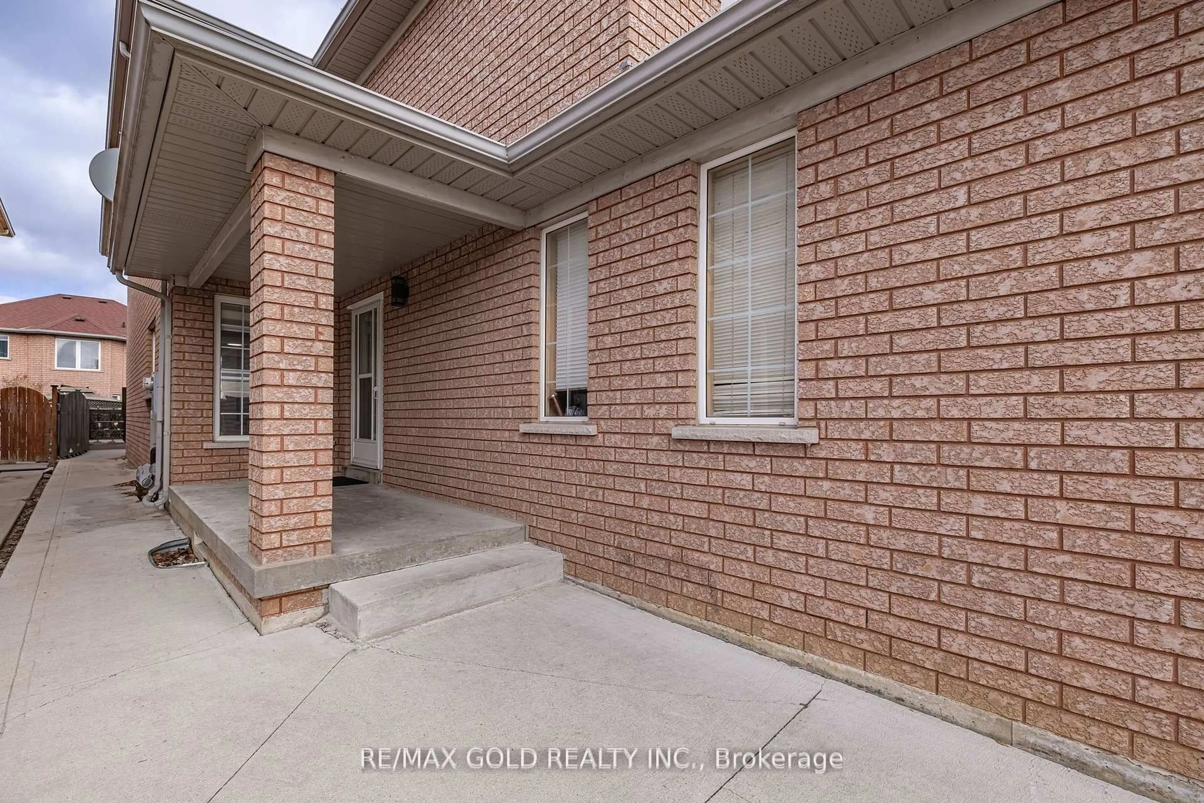 Home with brick exterior material, building for 17 Dovesong Dr, Brampton Ontario L6R 1V9