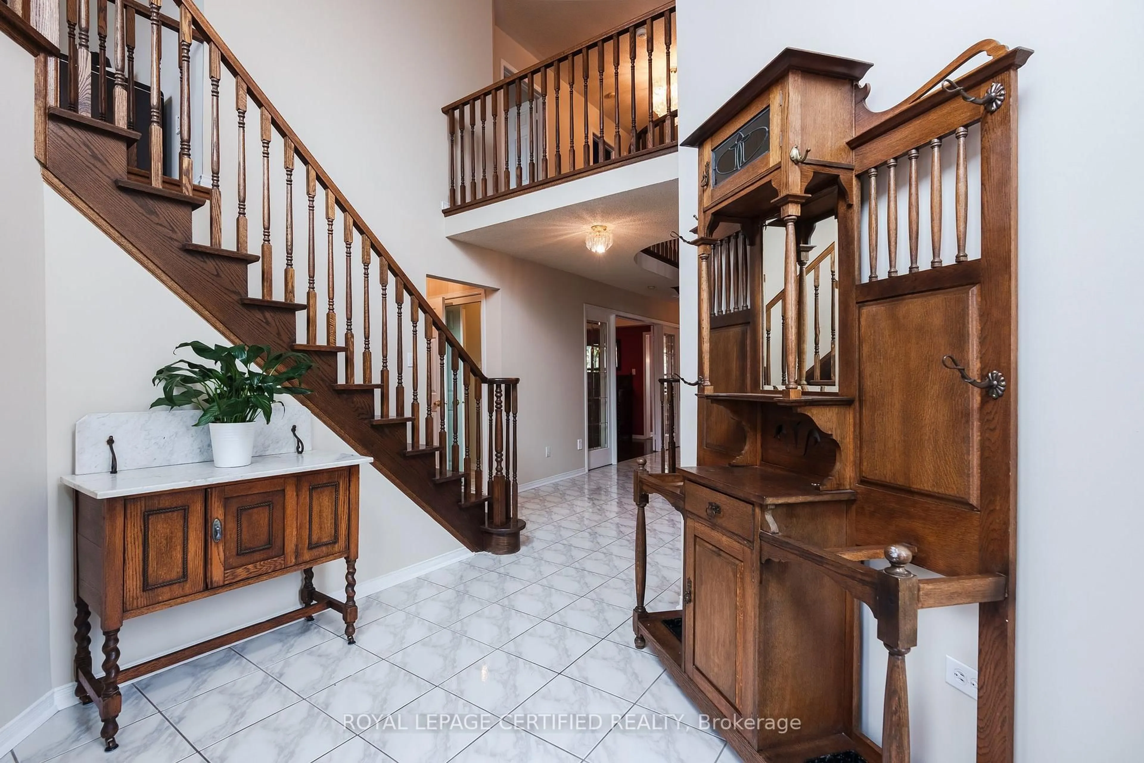 Indoor foyer for 19 Eagleridge Dr, Brampton Ontario L6R 1G6
