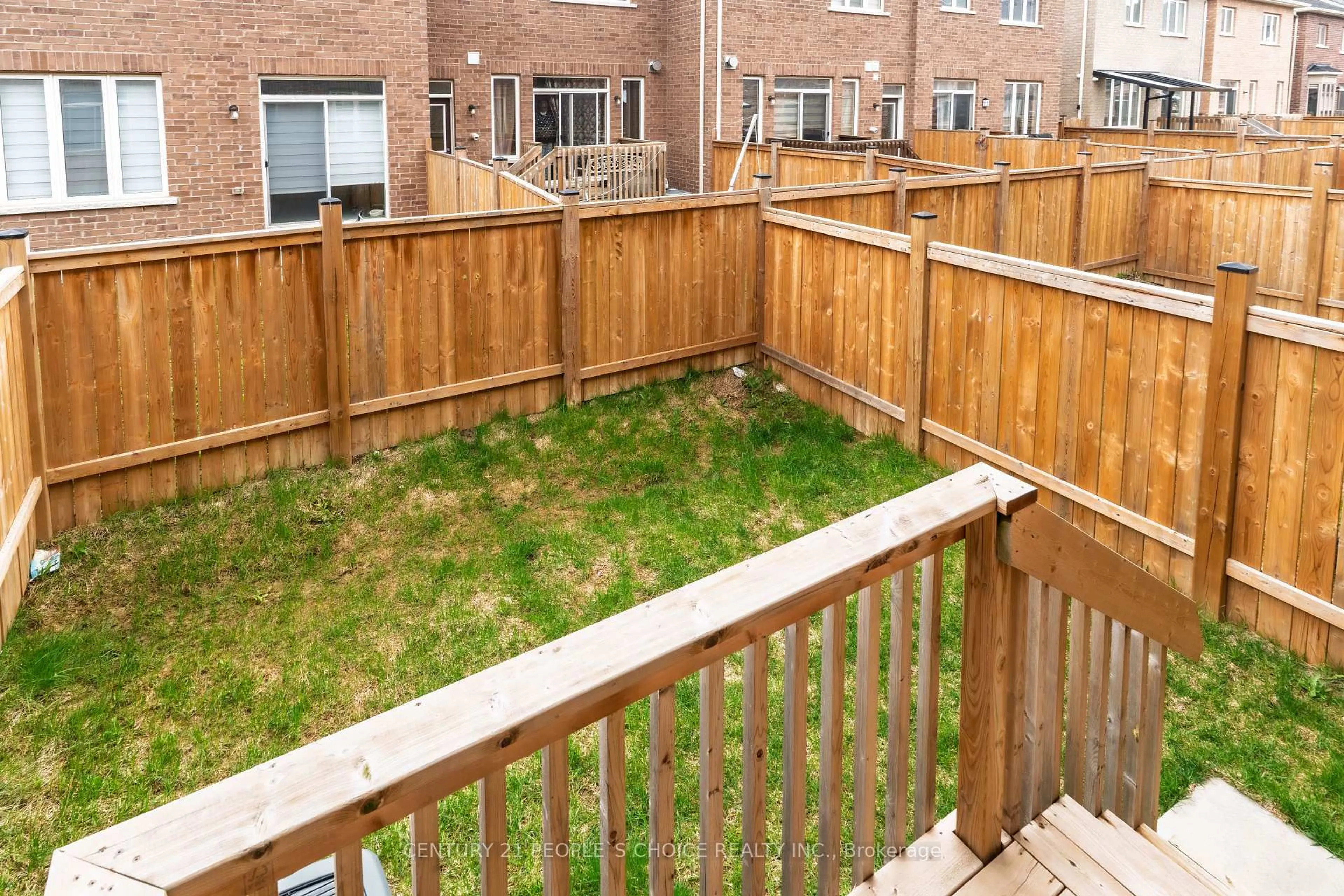 Patio, unknown for 61 Finegan Circ, Brampton Ontario L7A 4Z8