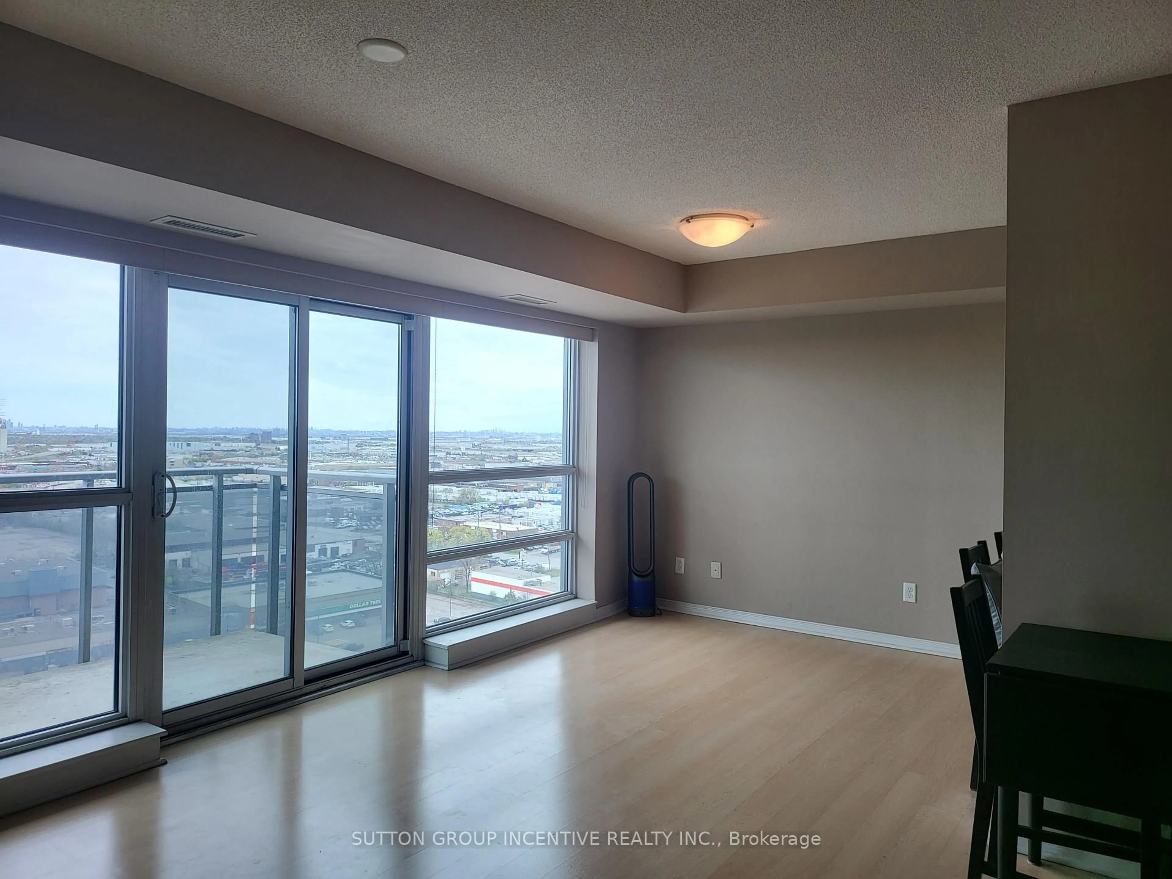 Unknown for 215 Queen St #1811, Brampton Ontario L6W 0A9