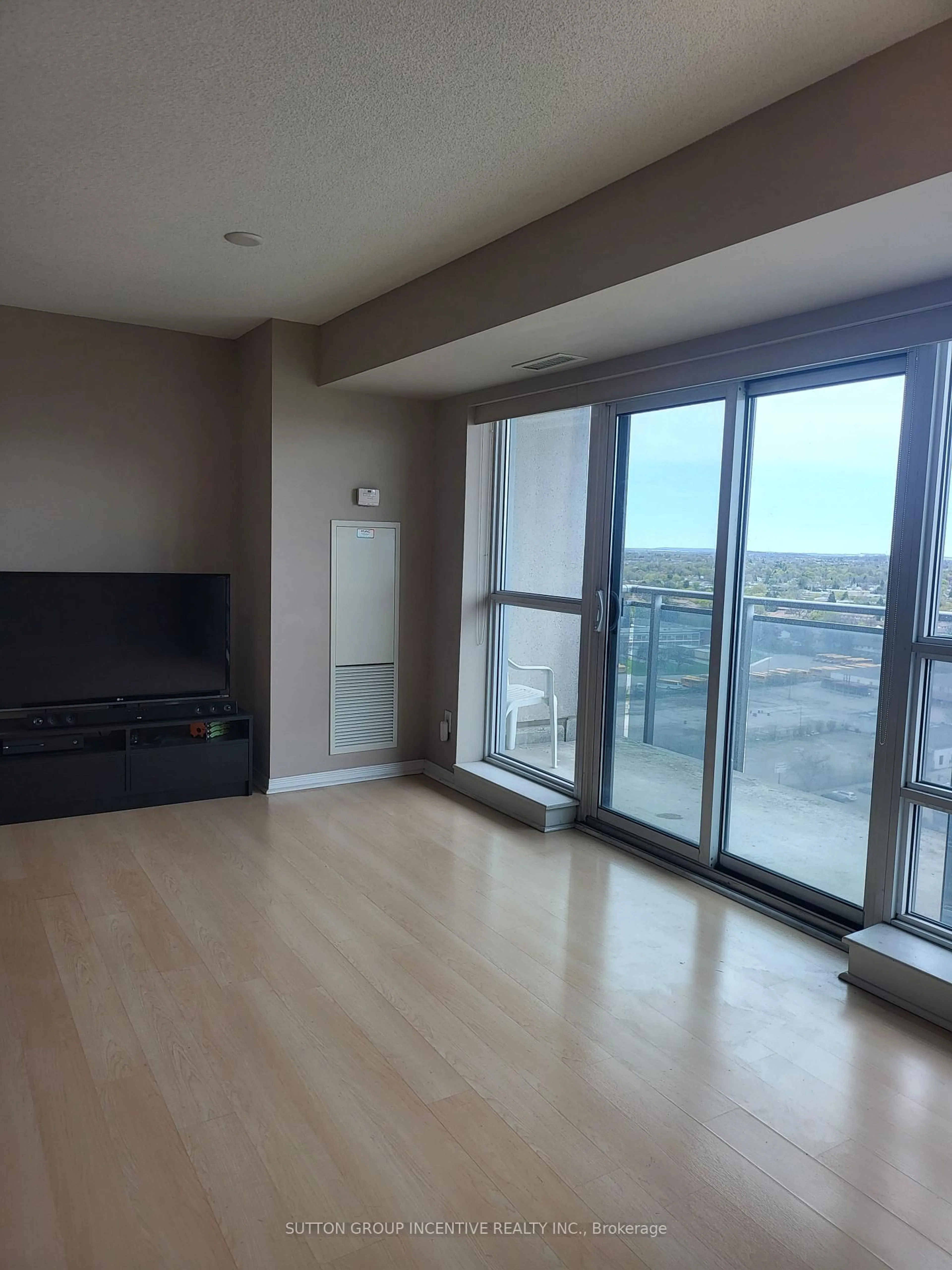 A pic of a room for 215 Queen St #1811, Brampton Ontario L6W 0A9