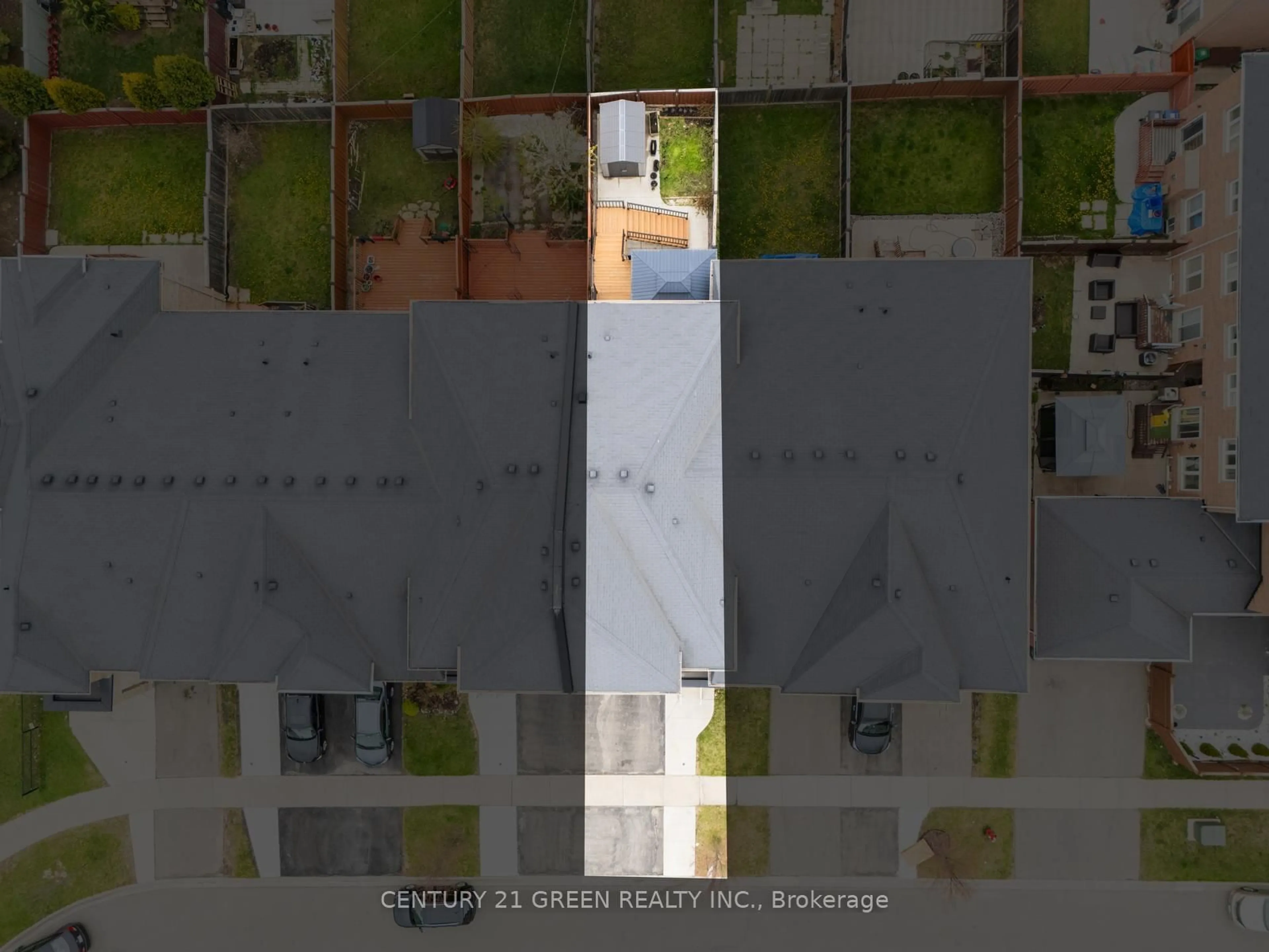 A pic from outside/outdoor area/front of a property/back of a property/a pic from drone, street for 108 Lorenzo Circ, Brampton Ontario L6R 3N4