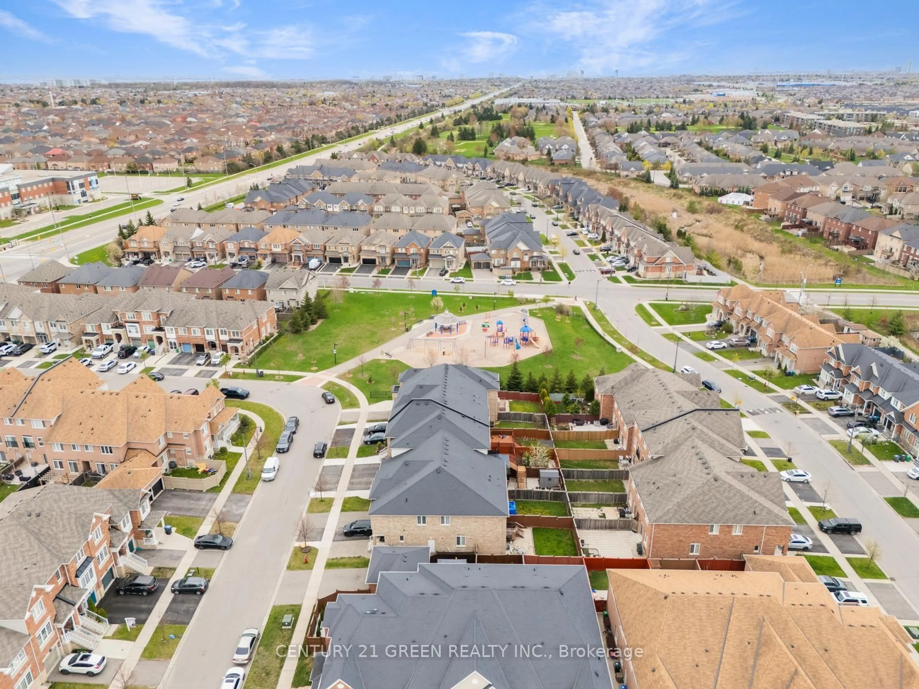 A pic from outside/outdoor area/front of a property/back of a property/a pic from drone, street for 108 Lorenzo Circ, Brampton Ontario L6R 3N4