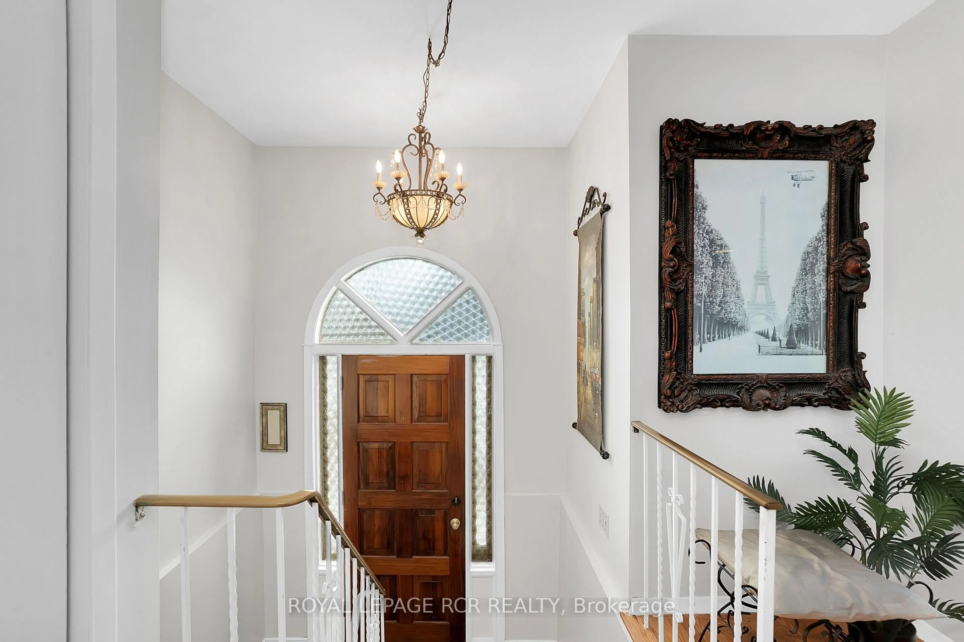 Indoor foyer for 112 Abell Dr, Brampton Ontario L6V 2Z8