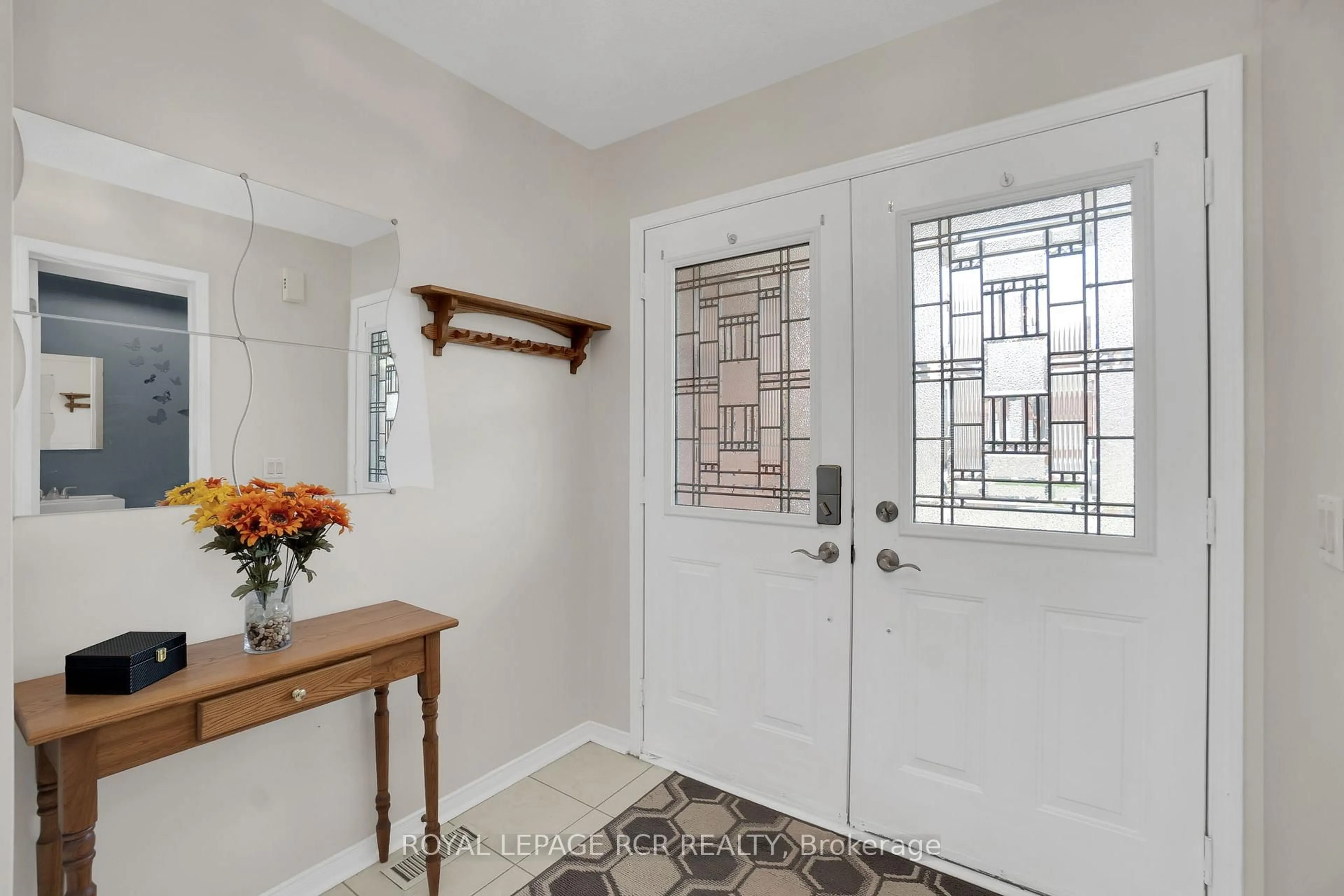 Indoor entryway for 13 Queensland Cres, Caledon Ontario L7E 2E1